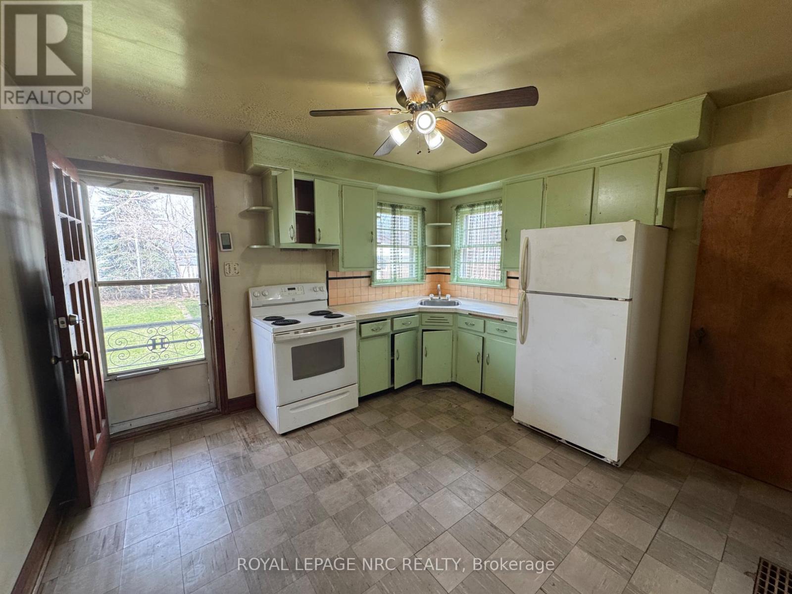 Property at 3 EASTBOURNE AVENUE image 3