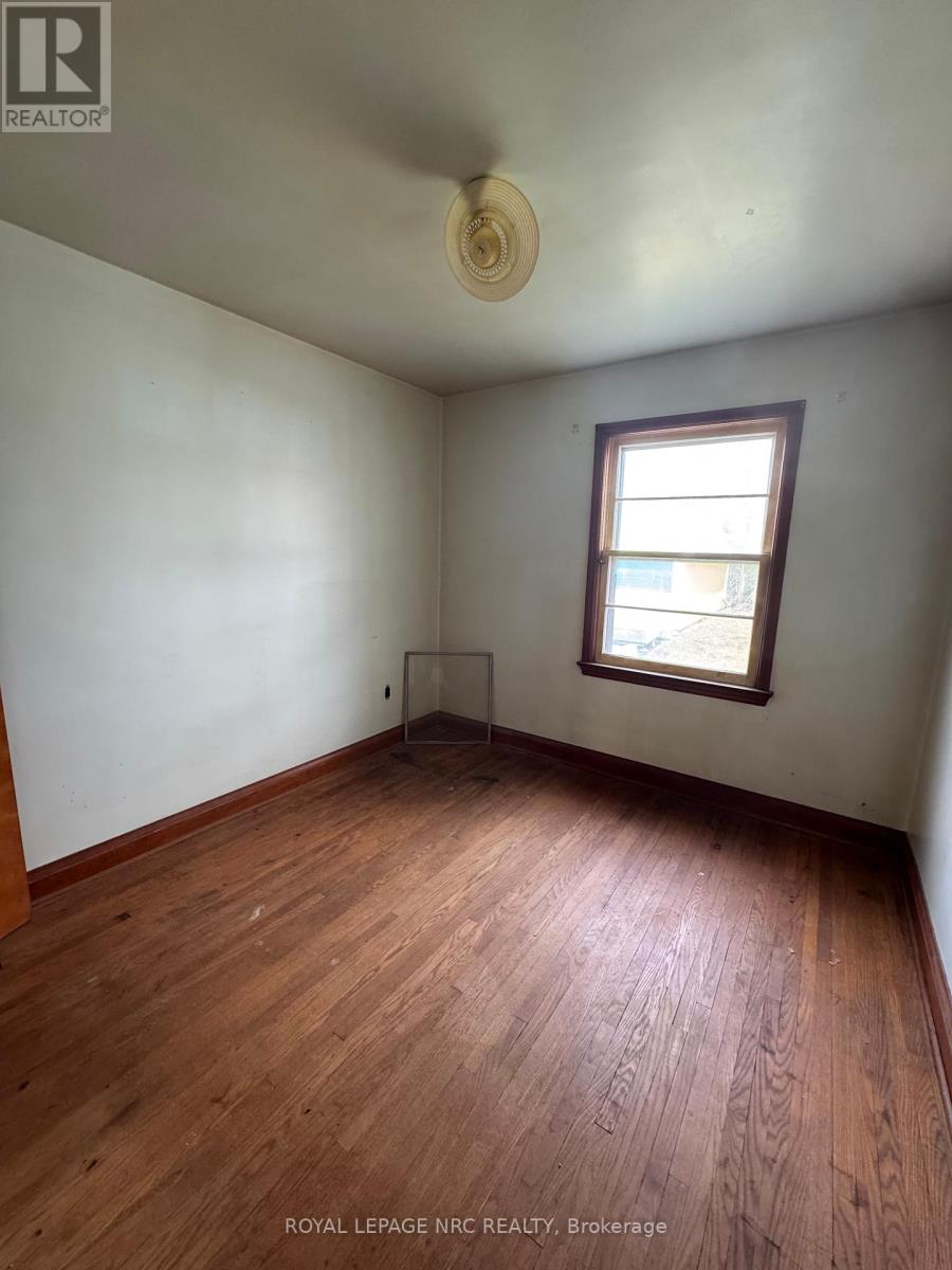 3 Eastbourne Avenue, St. Catharines, Ontario  L2M 5K3 - Photo 6 - X12081519