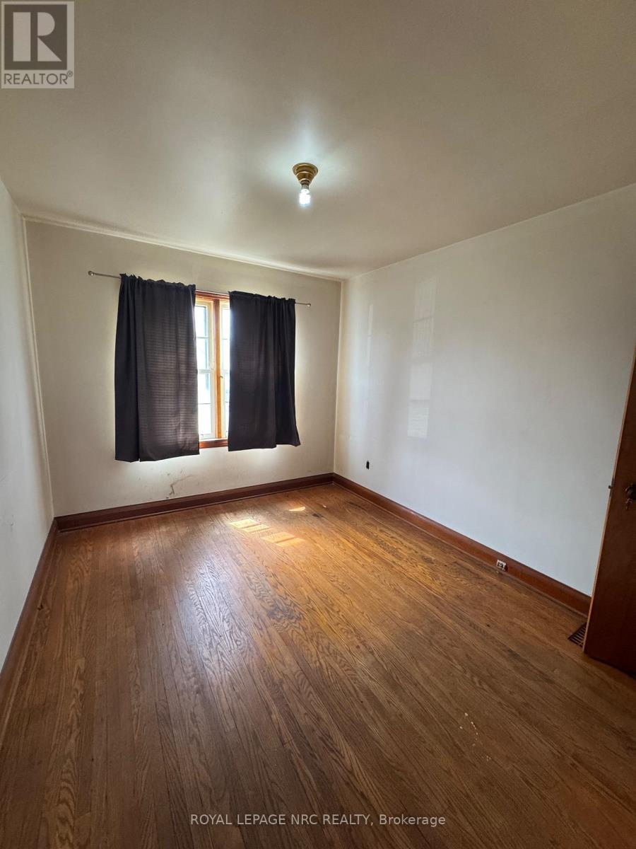 3 Eastbourne Avenue, St. Catharines, Ontario  L2M 5K3 - Photo 7 - X12081519