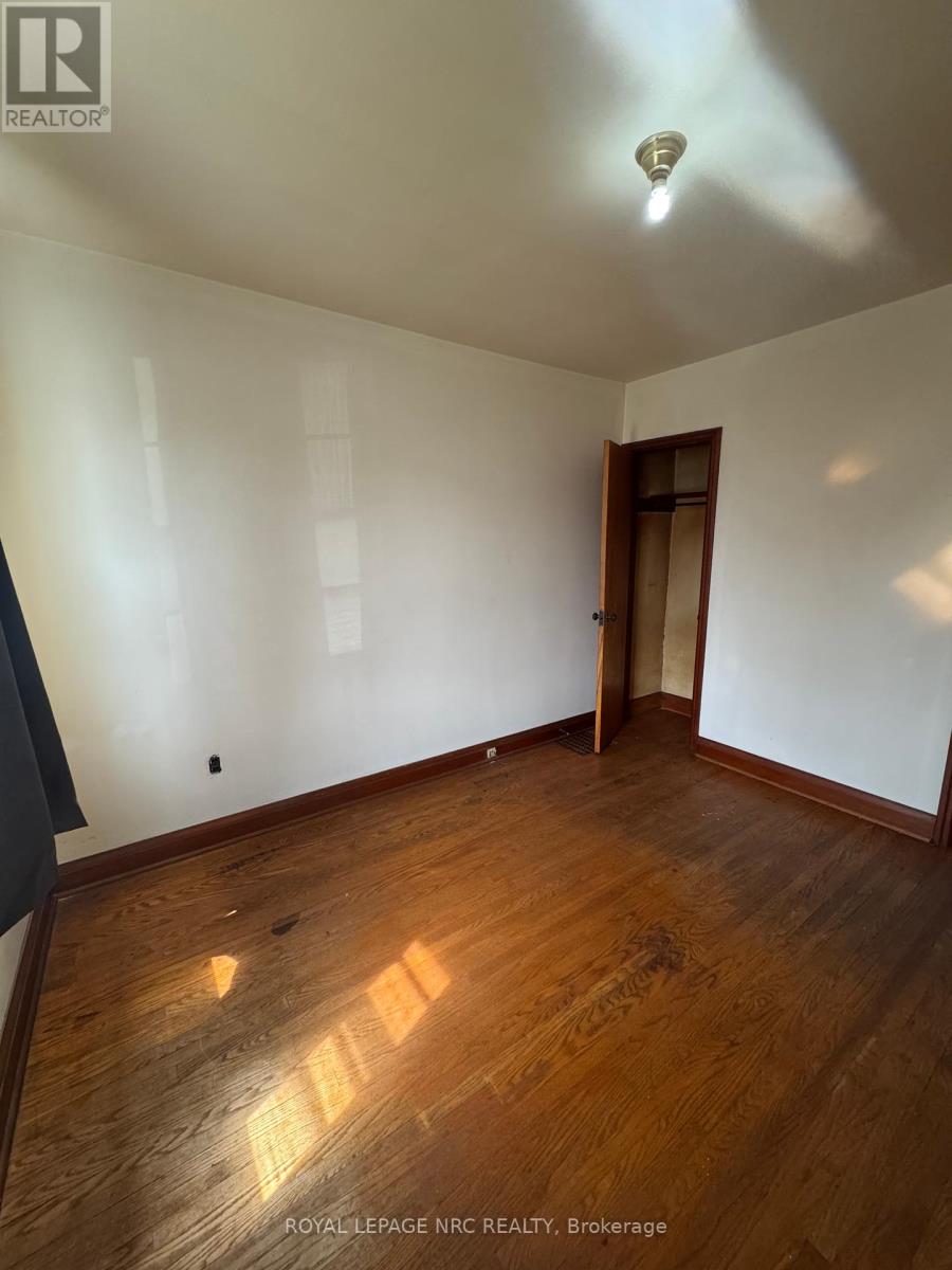 3 Eastbourne Avenue, St. Catharines, Ontario  L2M 5K3 - Photo 8 - X12081519