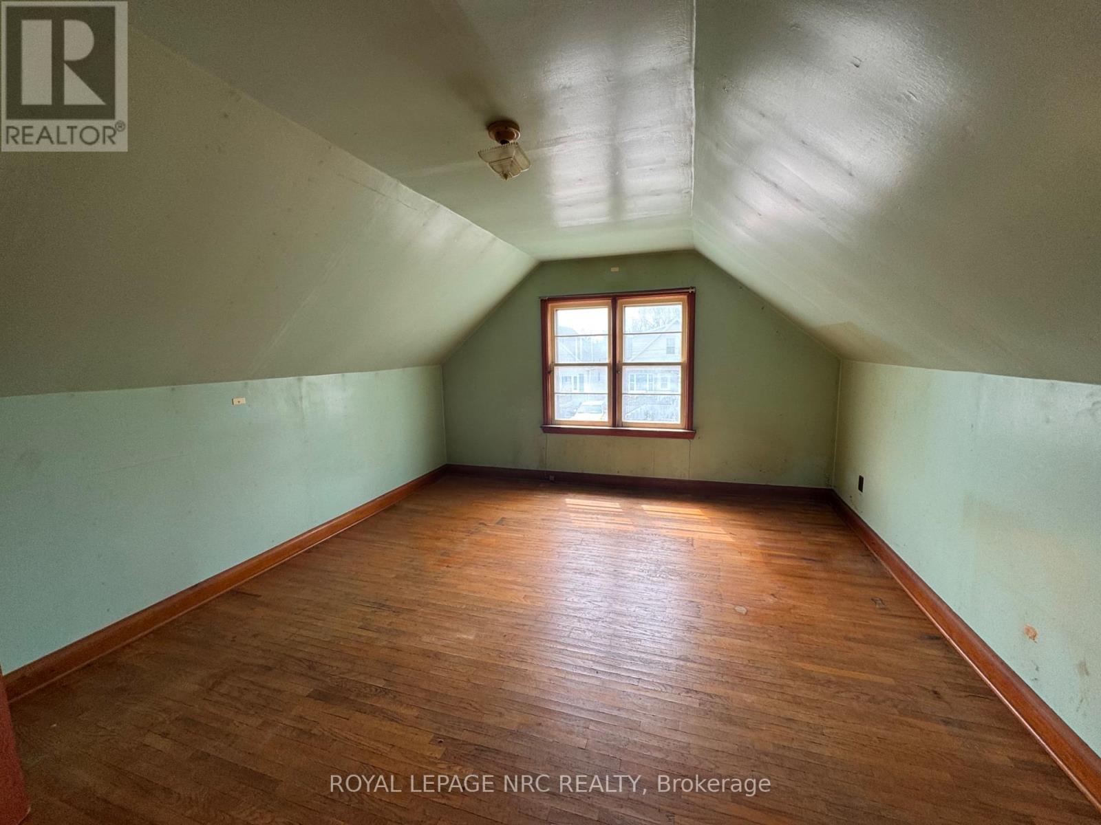 3 Eastbourne Avenue, St. Catharines, Ontario  L2M 5K3 - Photo 9 - X12081519
