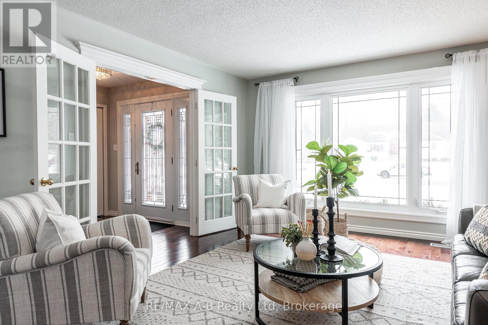 30 Nicholson Crescent, Springwater, Ontario  L9X 0G9 - Photo 6 - S12074332