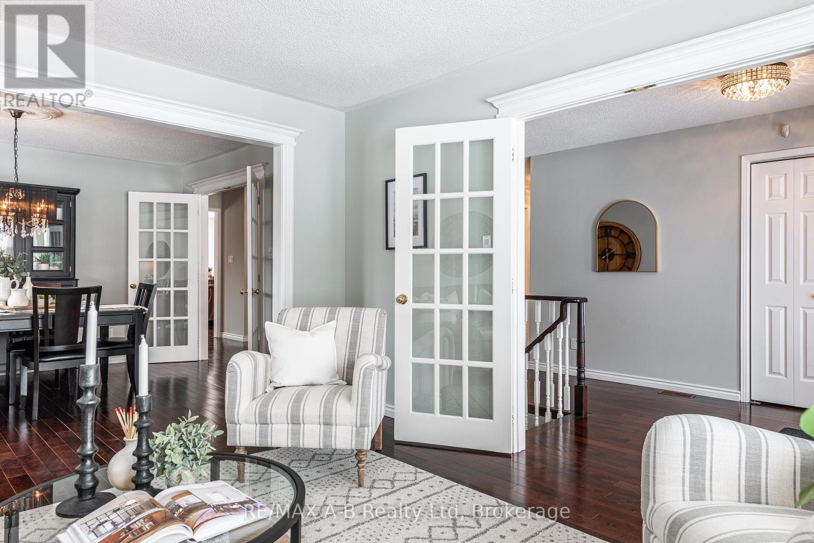 30 Nicholson Crescent, Springwater, Ontario  L9X 0G9 - Photo 7 - S12074332