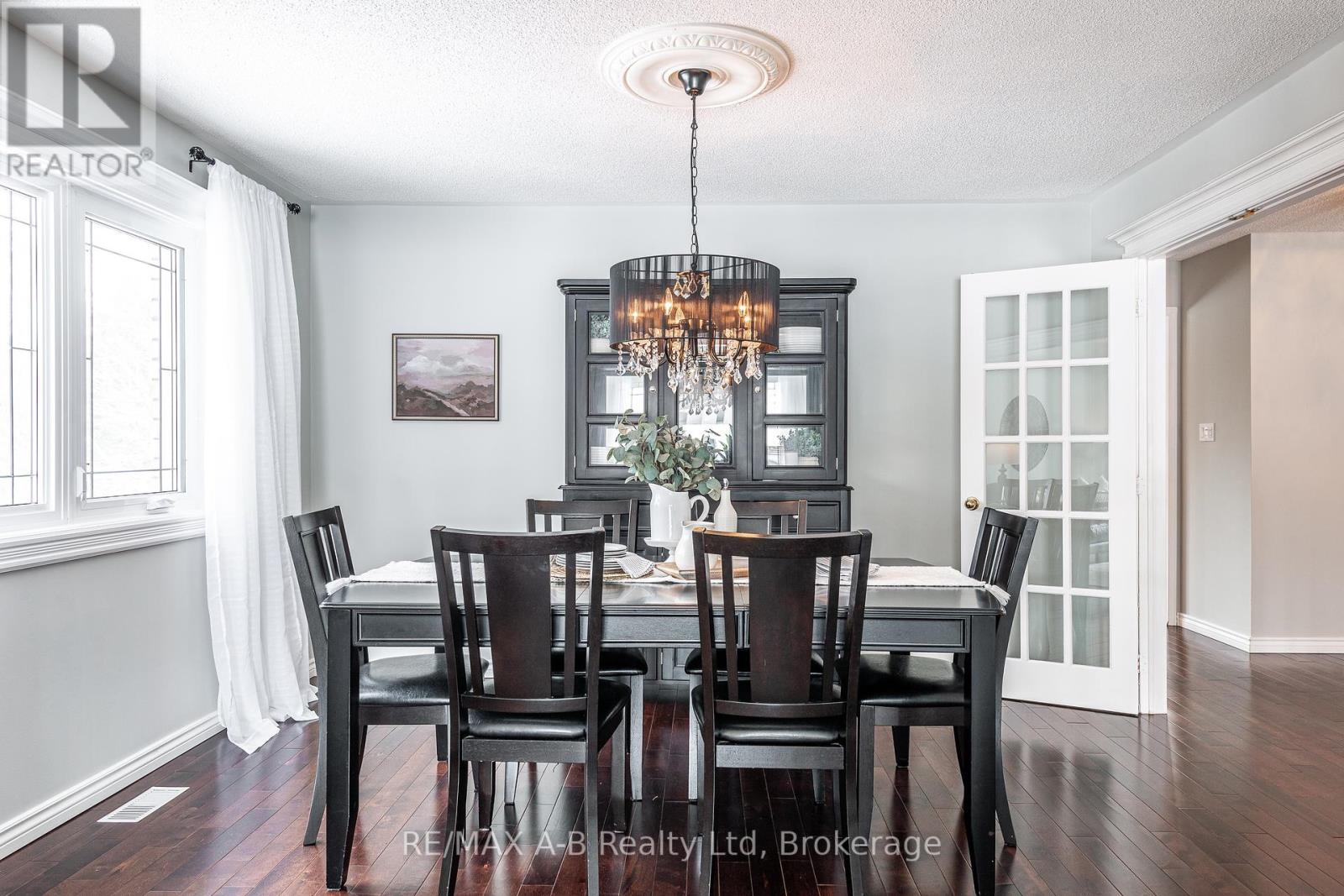 30 Nicholson Crescent, Springwater, Ontario  L9X 0G9 - Photo 8 - S12074332