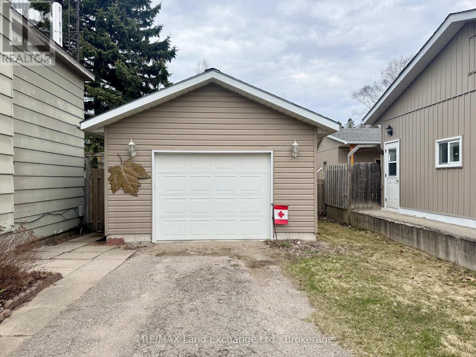 677 Louis Street, Saugeen Shores, Ontario  N0H 2C4 - Photo 18 - X12081610