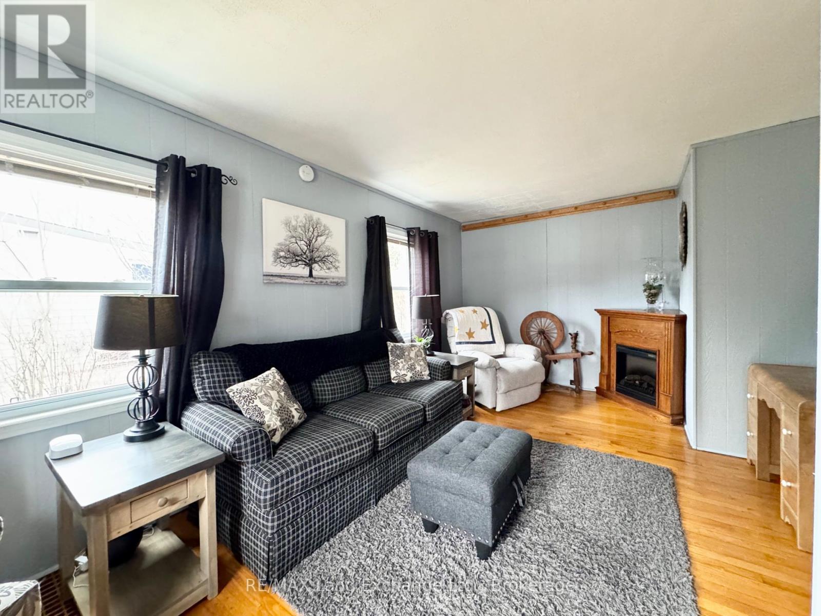 677 Louis Street, Saugeen Shores, Ontario  N0H 2C4 - Photo 3 - X12081610