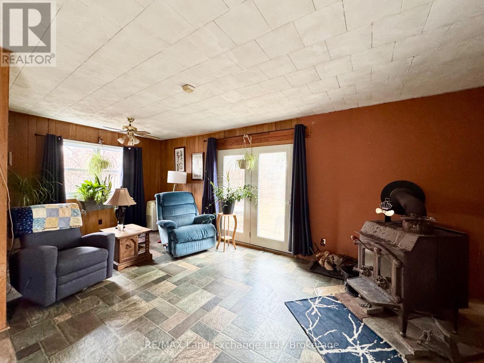 677 Louis Street, Saugeen Shores, Ontario  N0H 2C4 - Photo 6 - X12081610