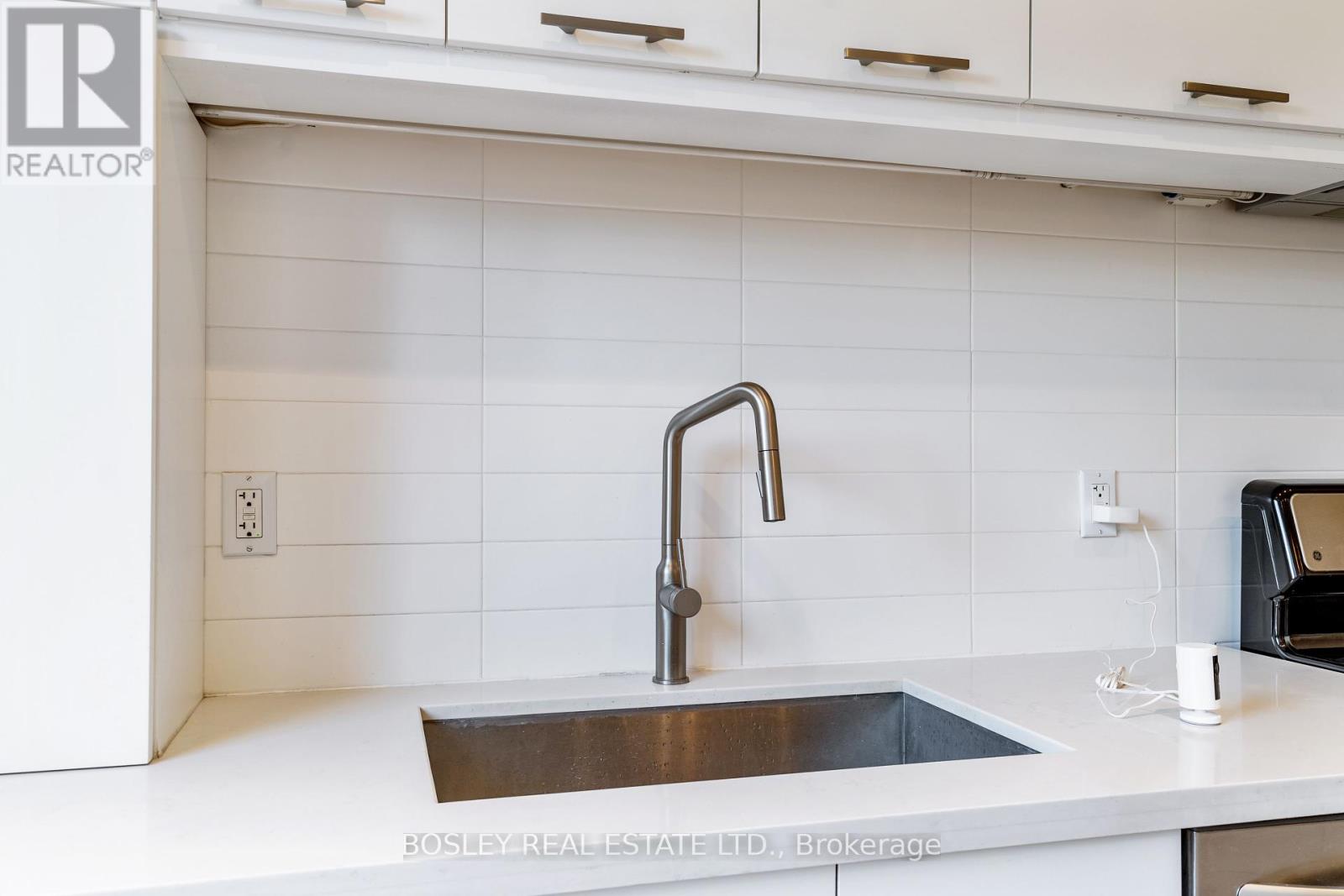 520 Manning Avenue, Toronto, Ontario  M6G 2V7 - Photo 14 - C12081460