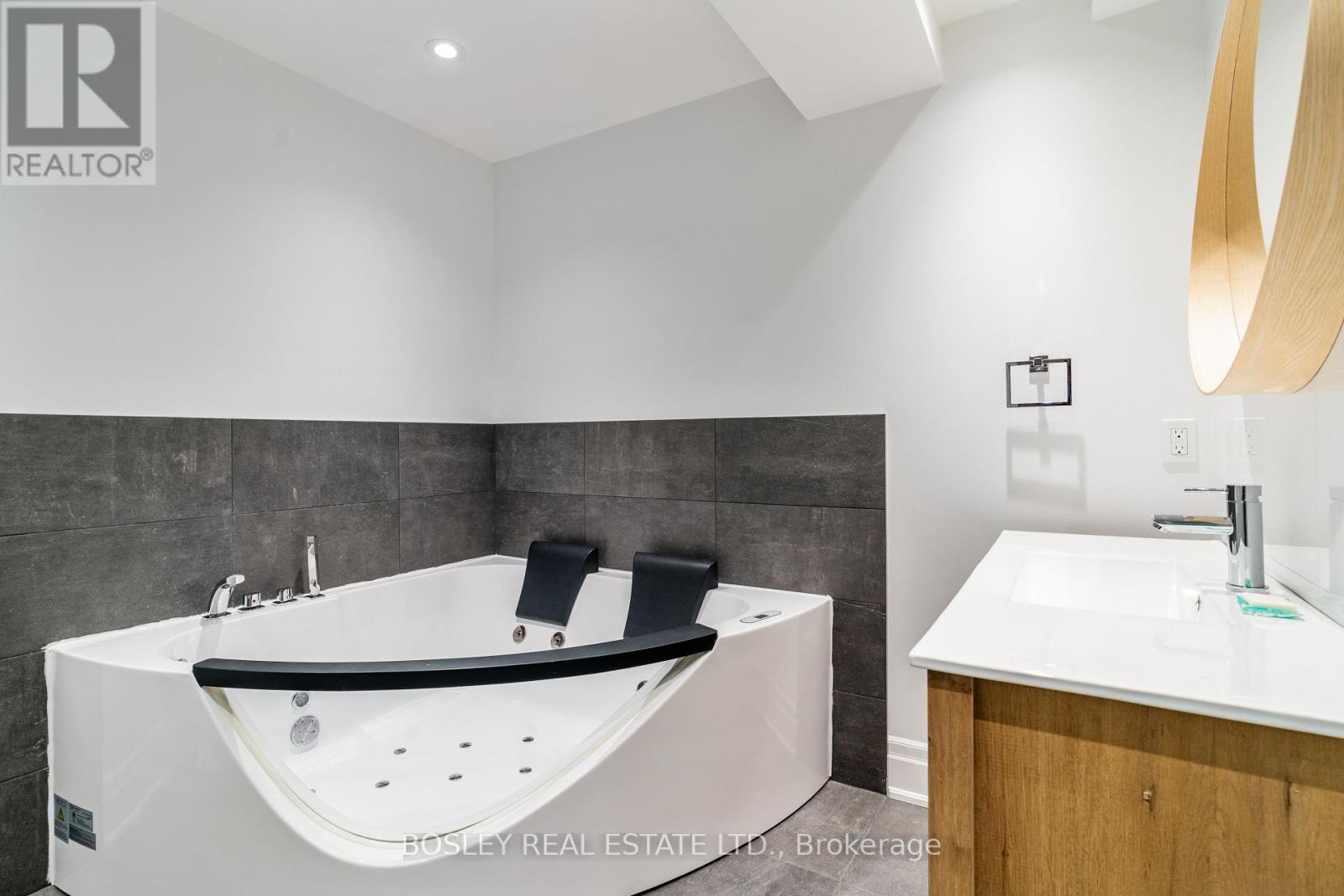 520 Manning Avenue, Toronto, Ontario  M6G 2V7 - Photo 28 - C12081460