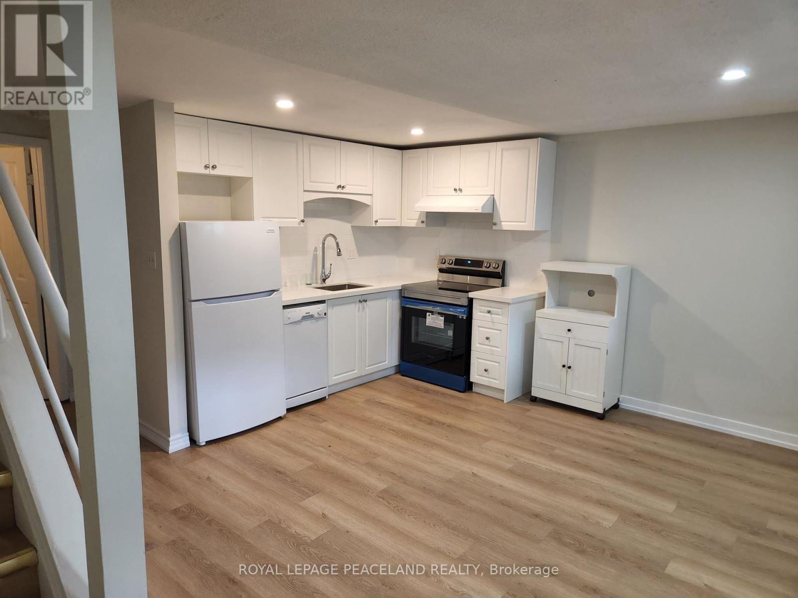 1 - 558 Spadina Crescent, Toronto, Ontario  M5S 2J9 - Photo 3 - C12081503