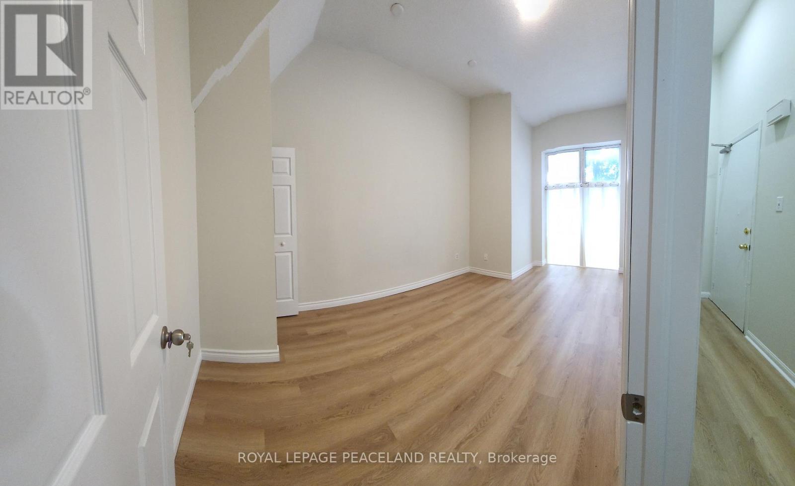 1 - 558 Spadina Crescent, Toronto, Ontario  M5S 2J9 - Photo 4 - C12081503