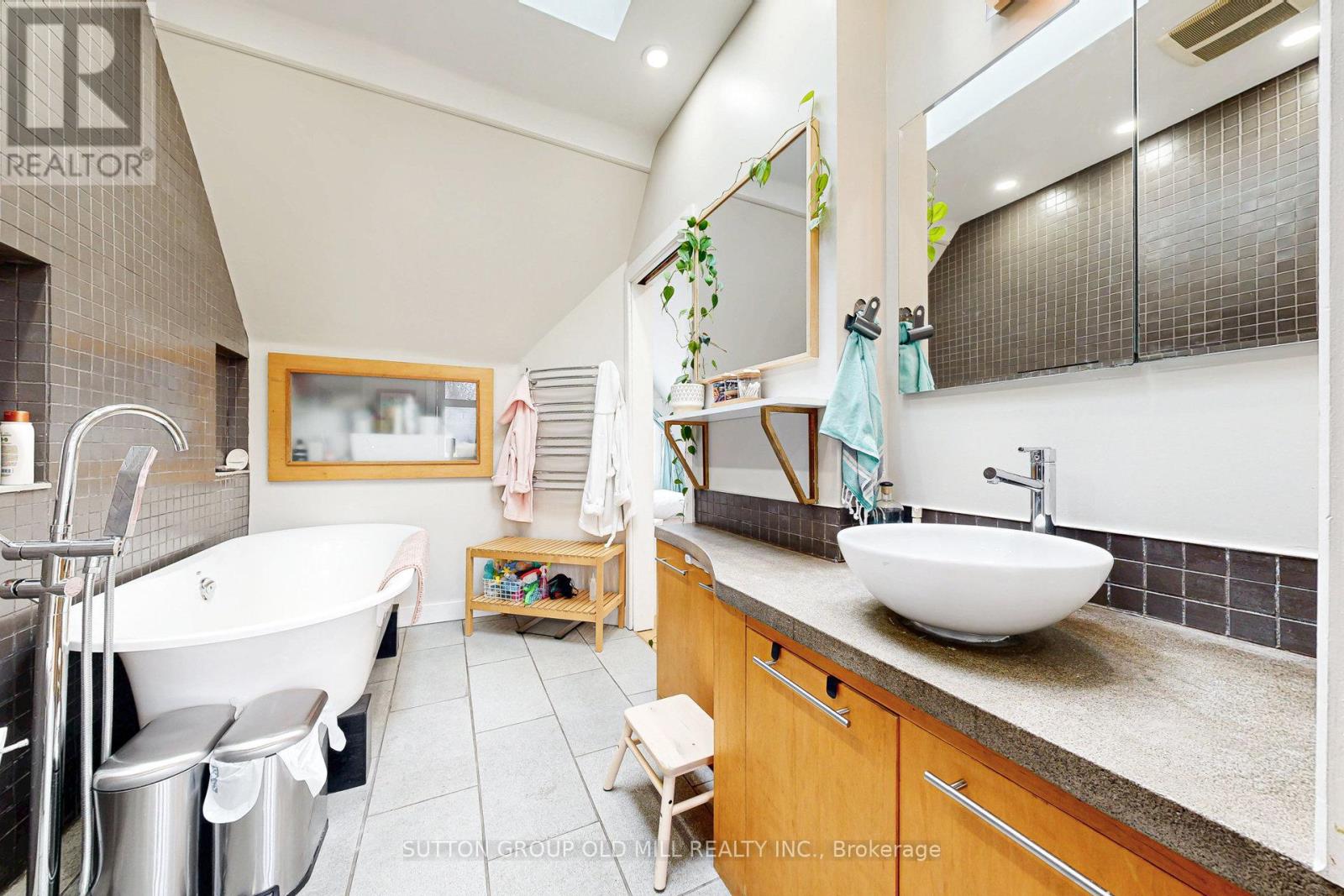 1058 College Street, Toronto, Ontario  M6H 1A9 - Photo 31 - C12081537