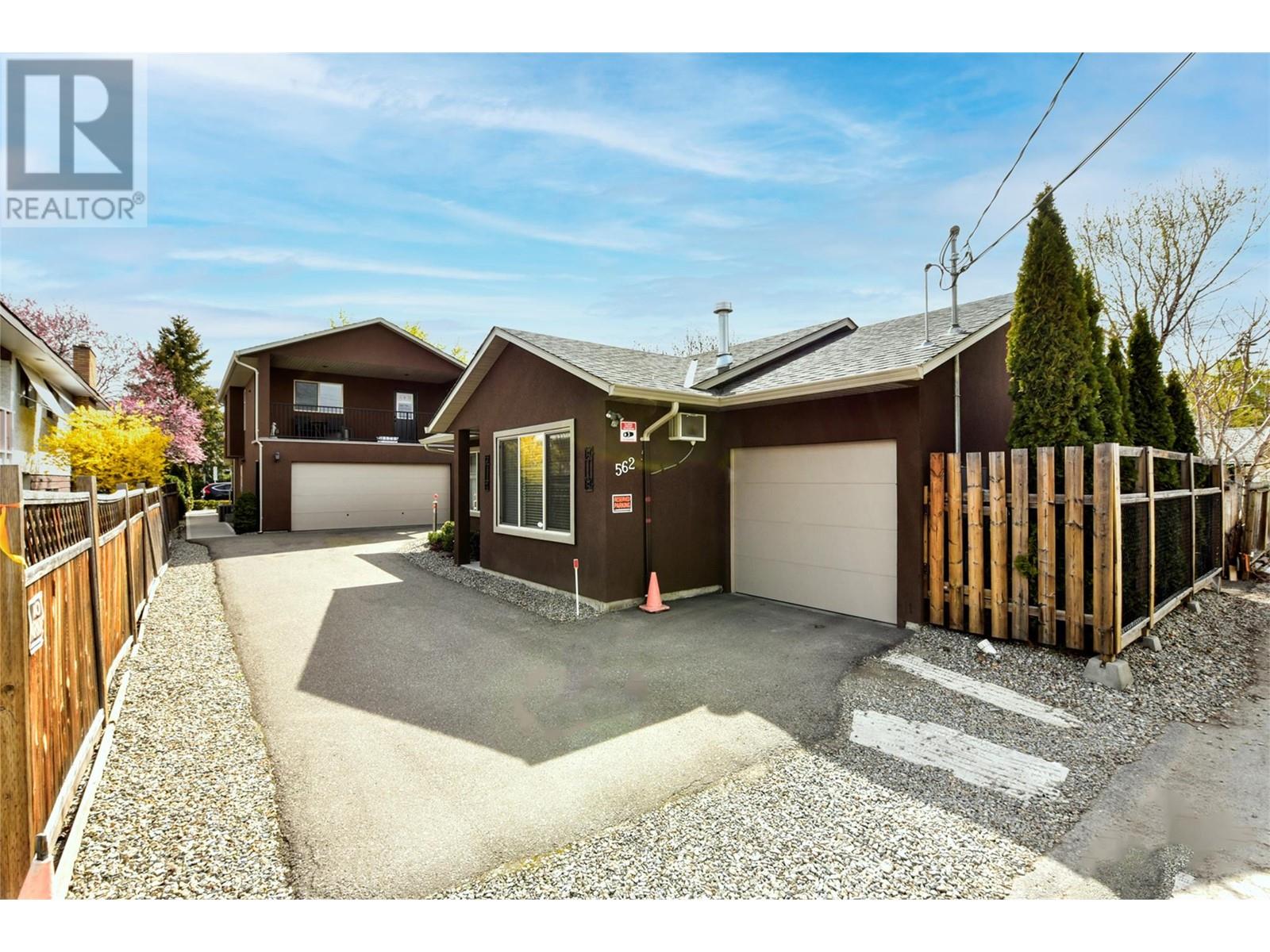 560 Christleton Avenue, Kelowna, British Columbia  V1Y 5J2 - Photo 1 - 10343288