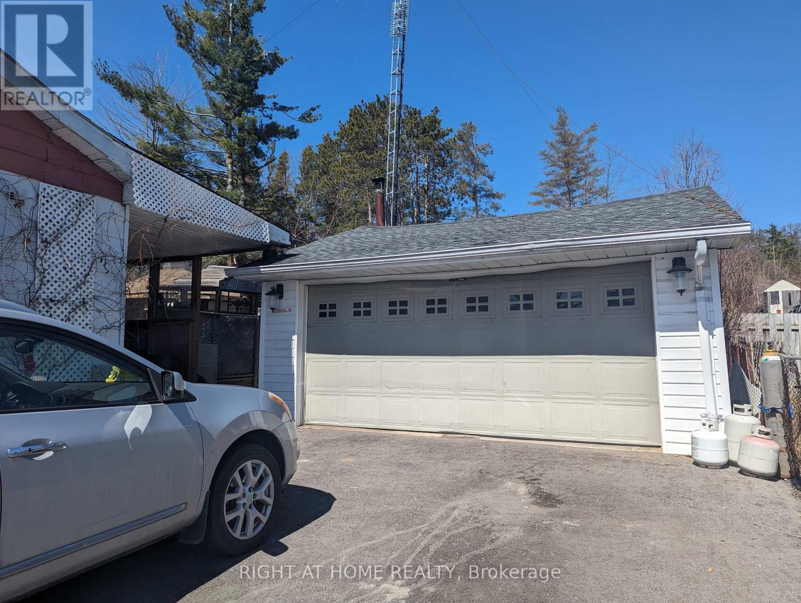 388 Edgehill Drive, Barrie, Ontario  L4N 9X4 - Photo 3 - S12081455