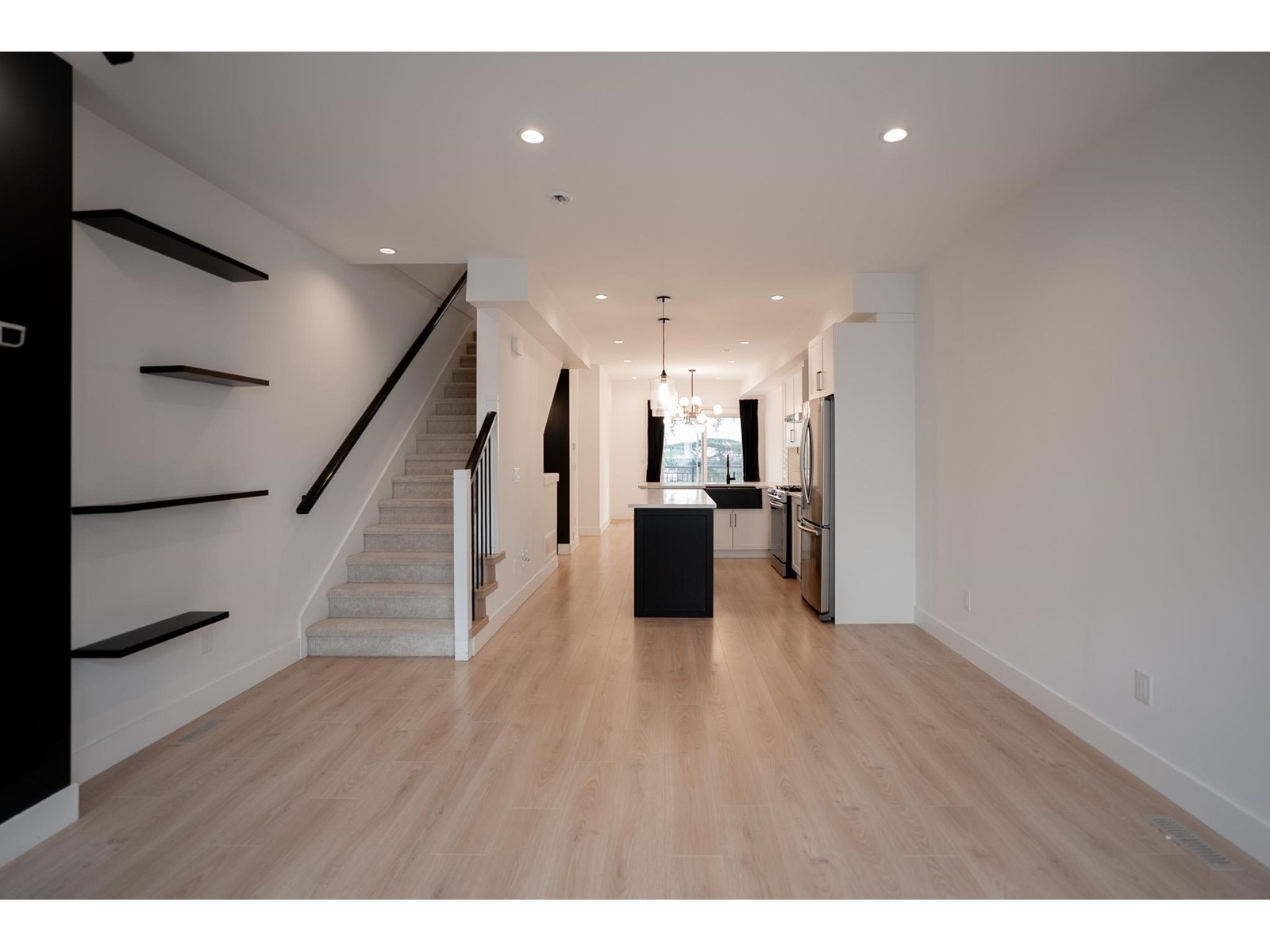 48 16467 23a Avenue, Surrey, British Columbia  V3Z 1E9 - Photo 3 - R2988120