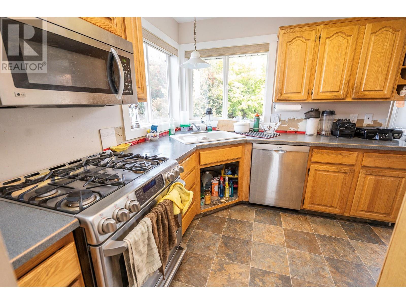 Property at 995 Sutcliffe Court image 4