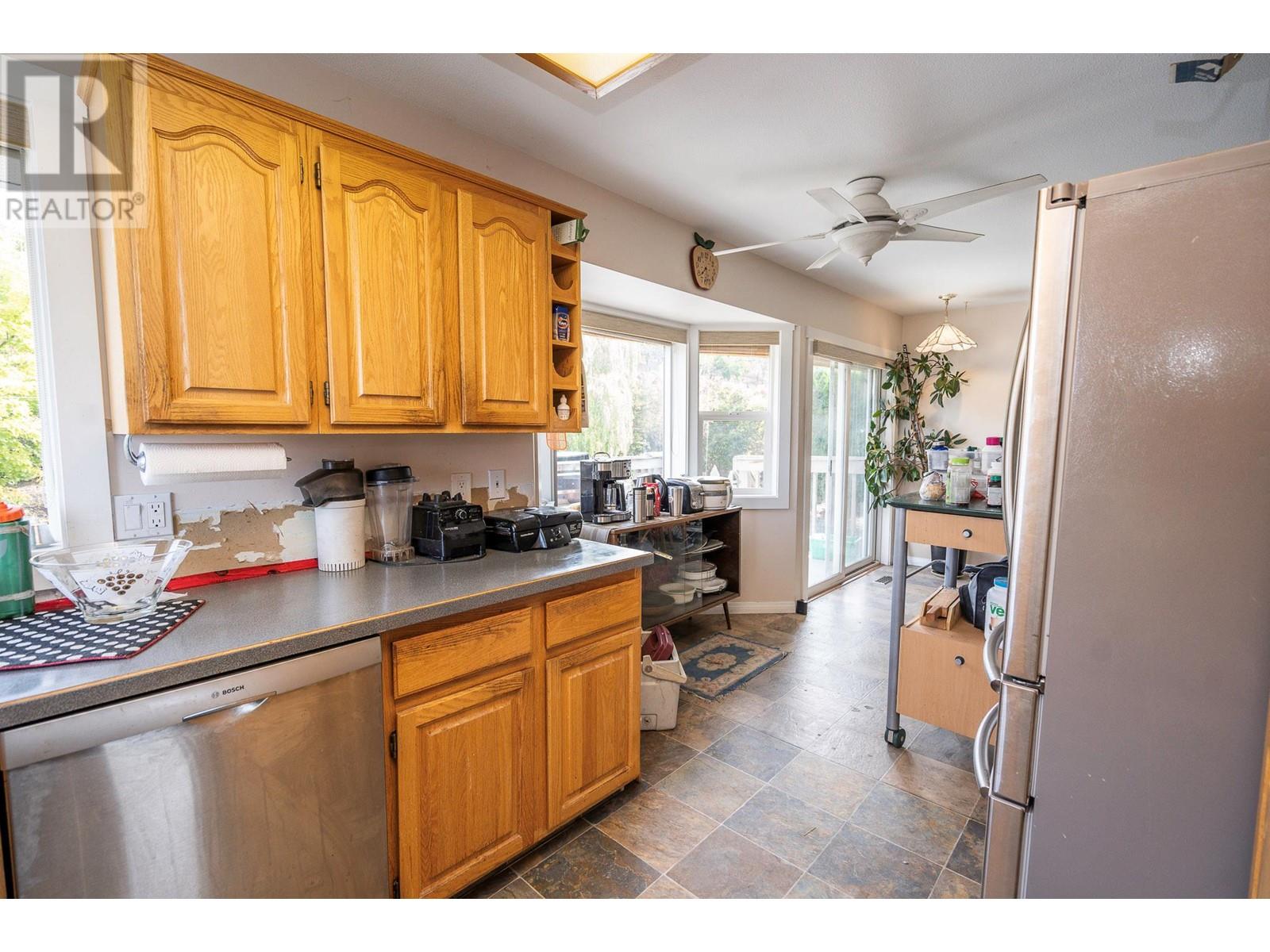 Property at 995 Sutcliffe Court image 5