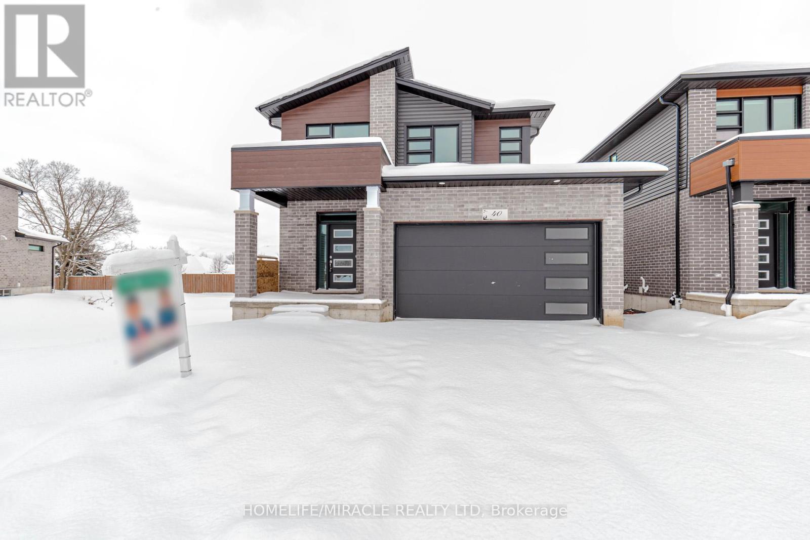 Property at 40 MOON CRESCENT image 1
