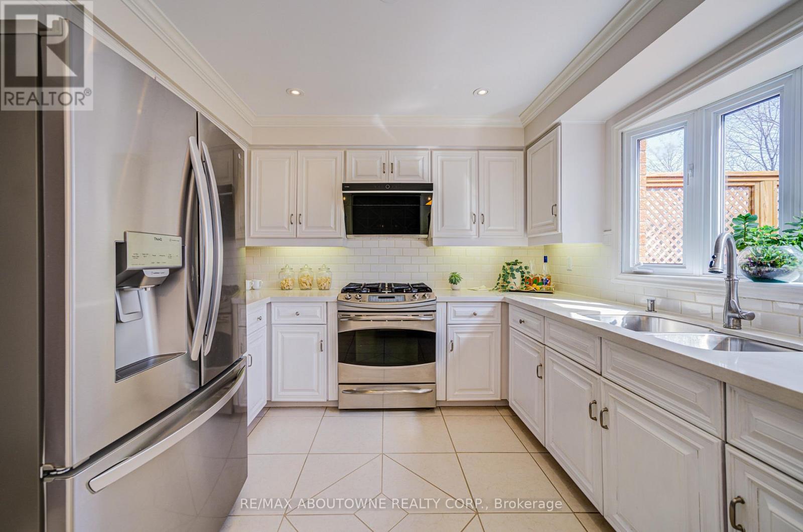 1400 Greendale Terrace, Oakville, Ontario  L6M 1W6 - Photo 26 - W12081435