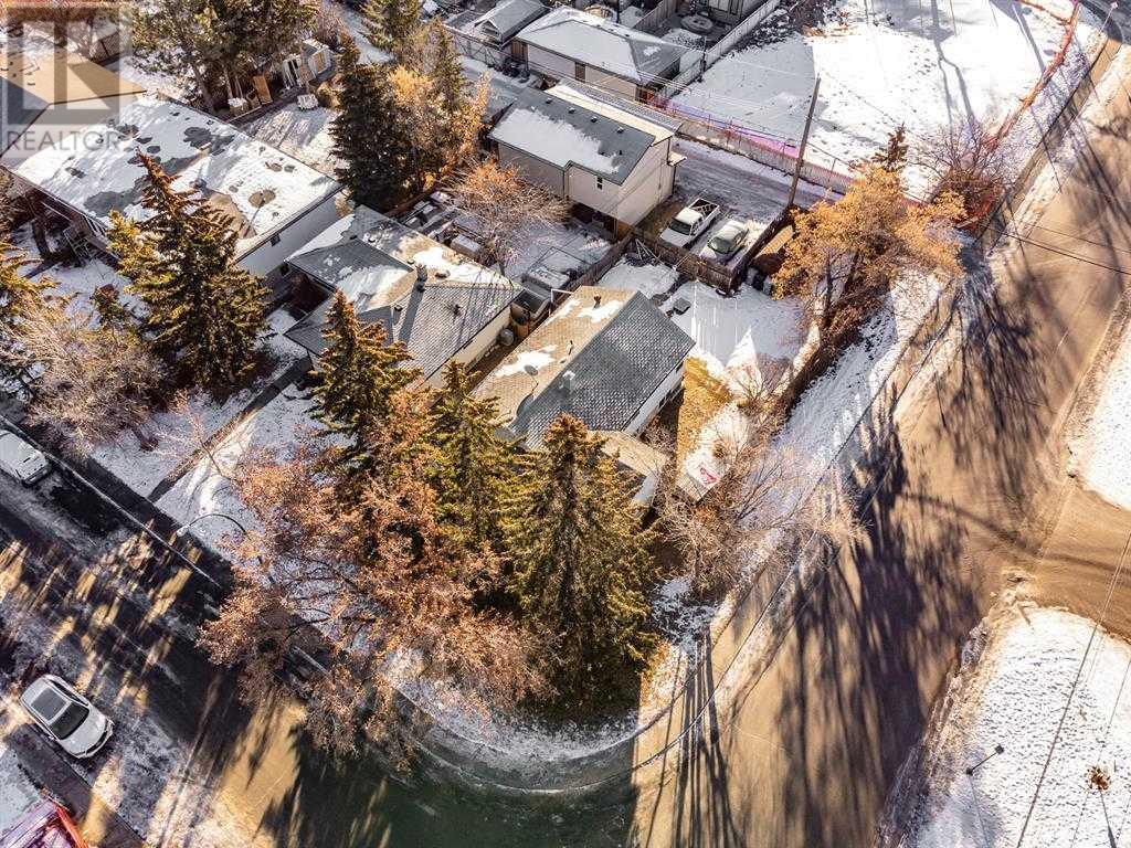 Property at 2139 51 Avenue SW image 5
