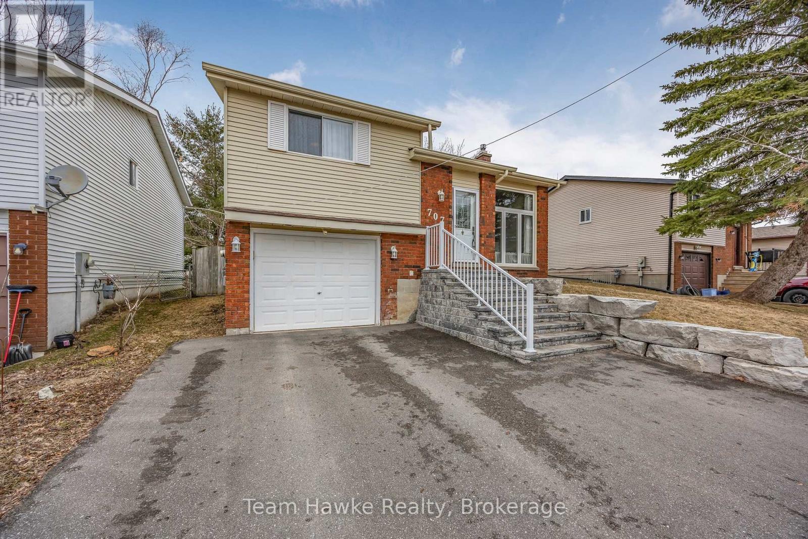 Property at 707 ALGONQUIN DRIVE image 2