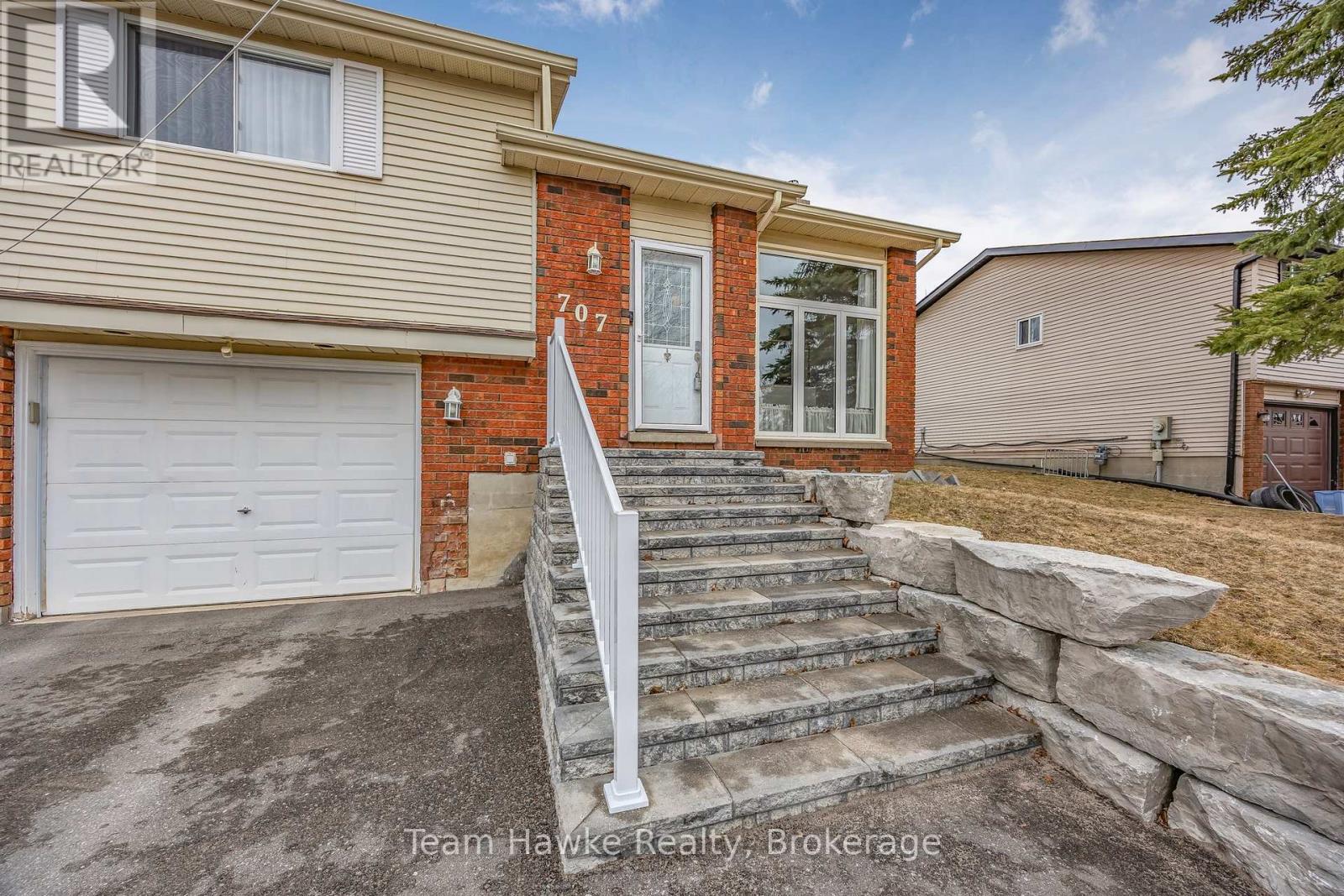 Property at 707 ALGONQUIN DRIVE image 4