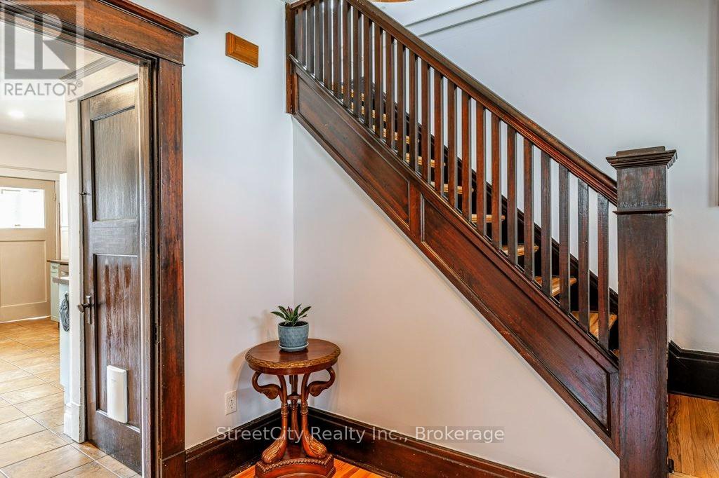 145 Caledonia Street, Stratford, Ontario  N5A 5W7 - Photo 6 - X12081675