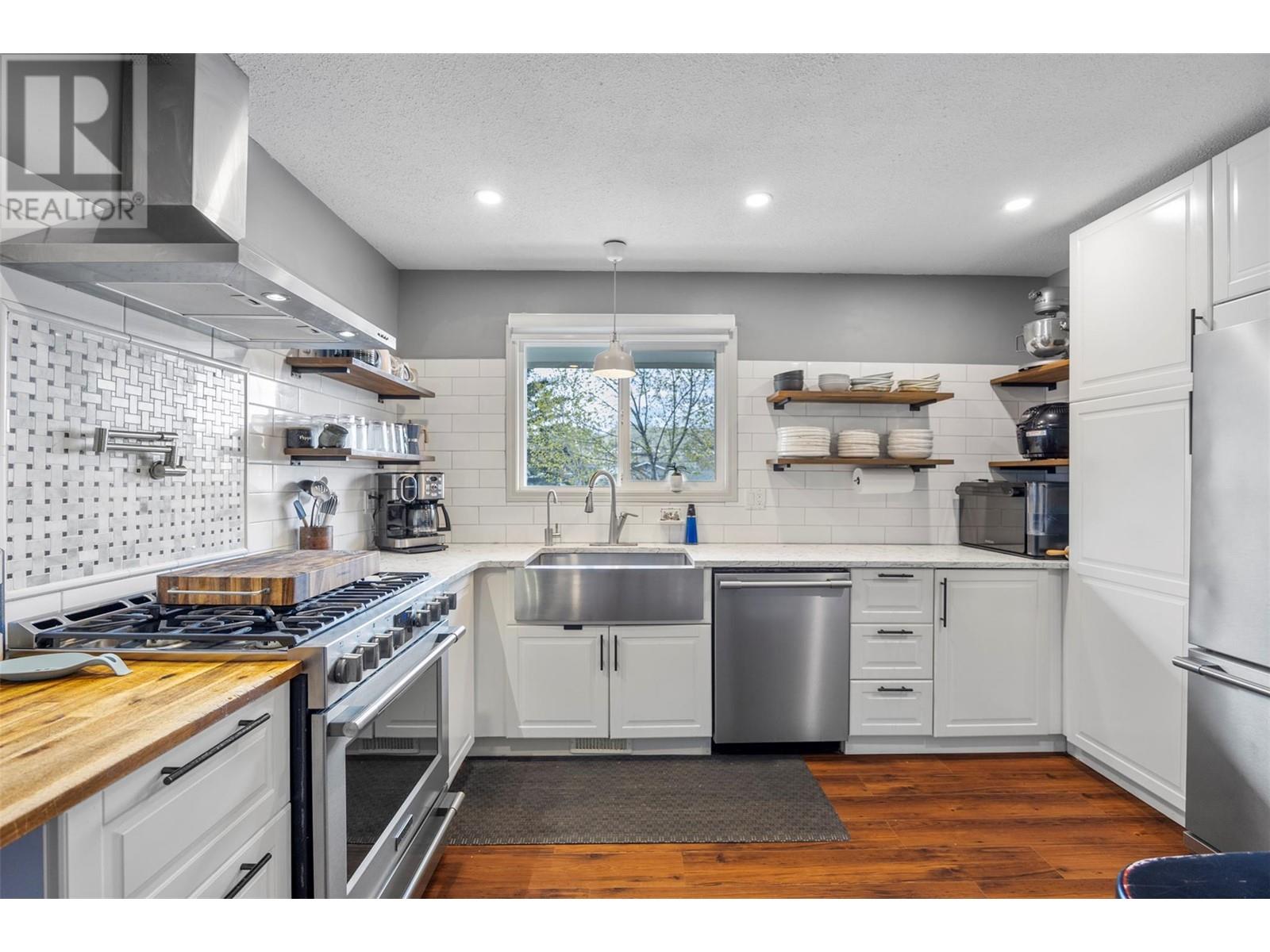 Property at 1044 DUNDAS Street image 1