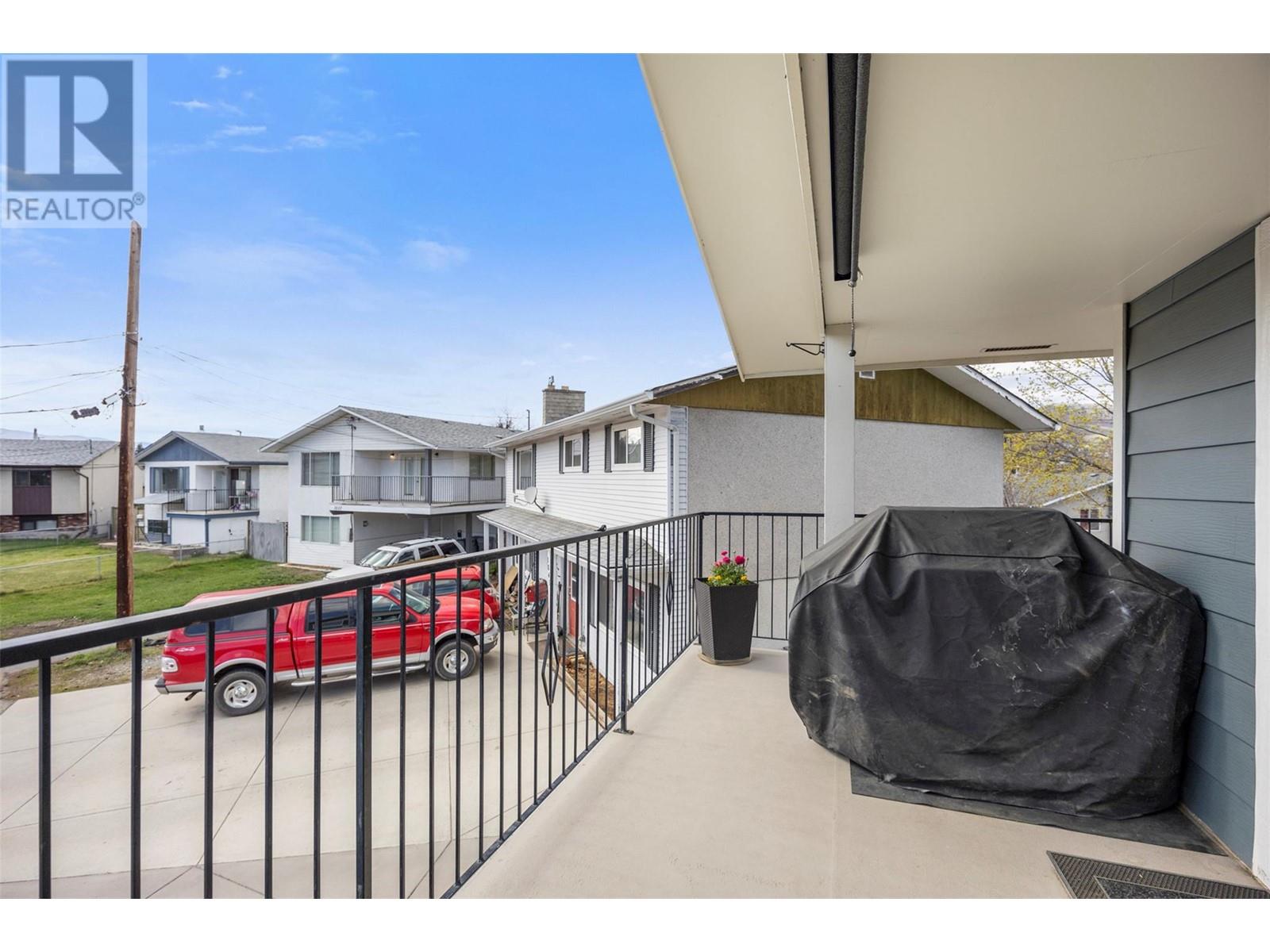 Property at 1044 DUNDAS Street image 4