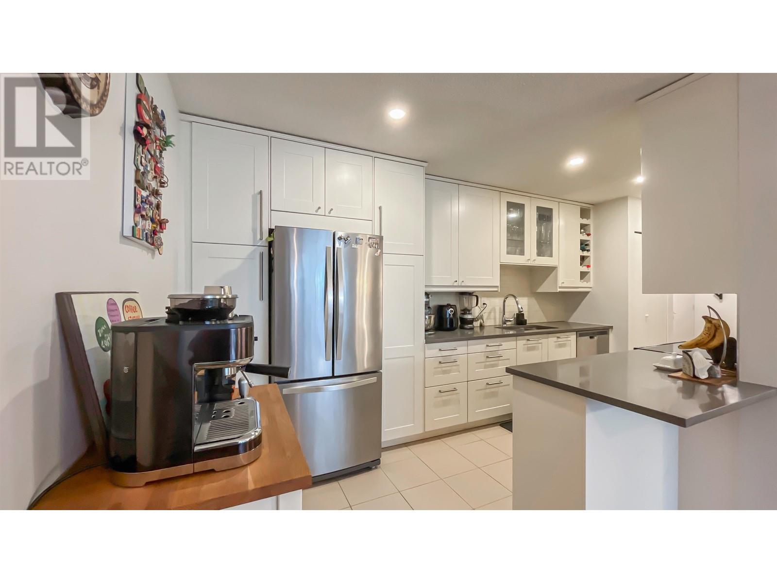309 9584 Manchester Drive, Burnaby, British Columbia  V3N 4R1 - Photo 6 - R2989854