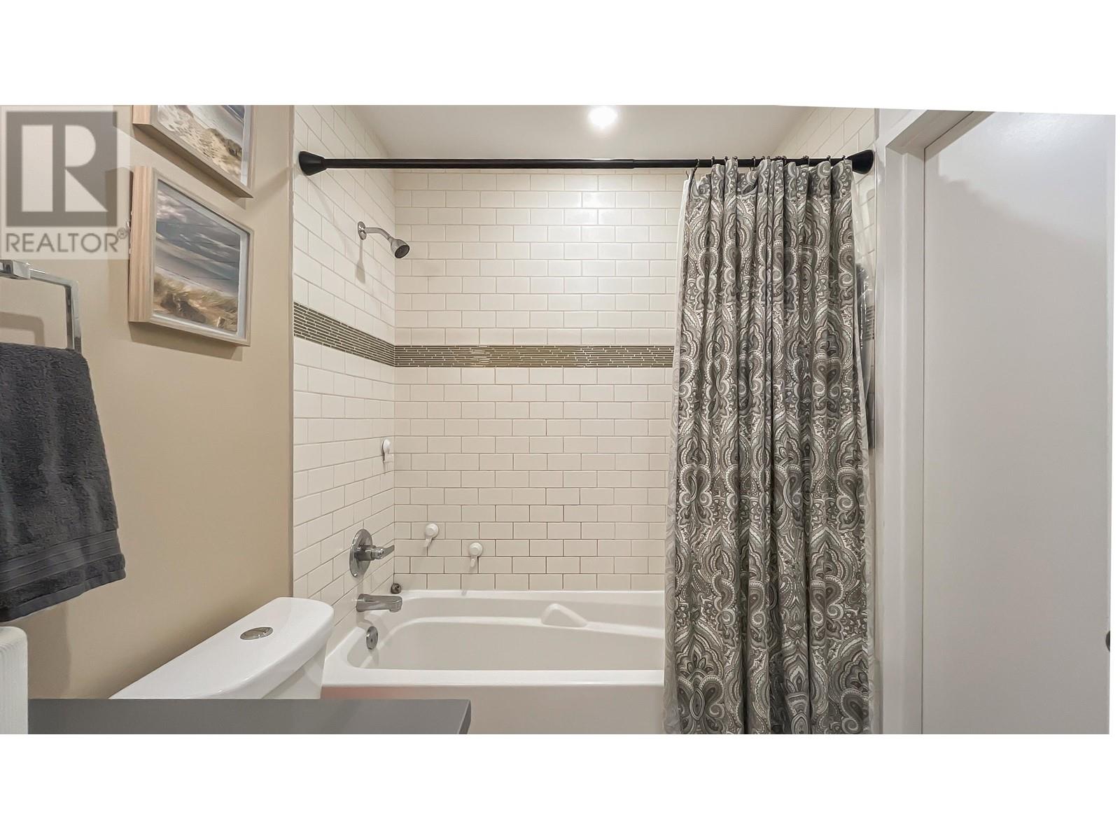 309 9584 Manchester Drive, Burnaby, British Columbia  V3N 4R1 - Photo 17 - R2989854