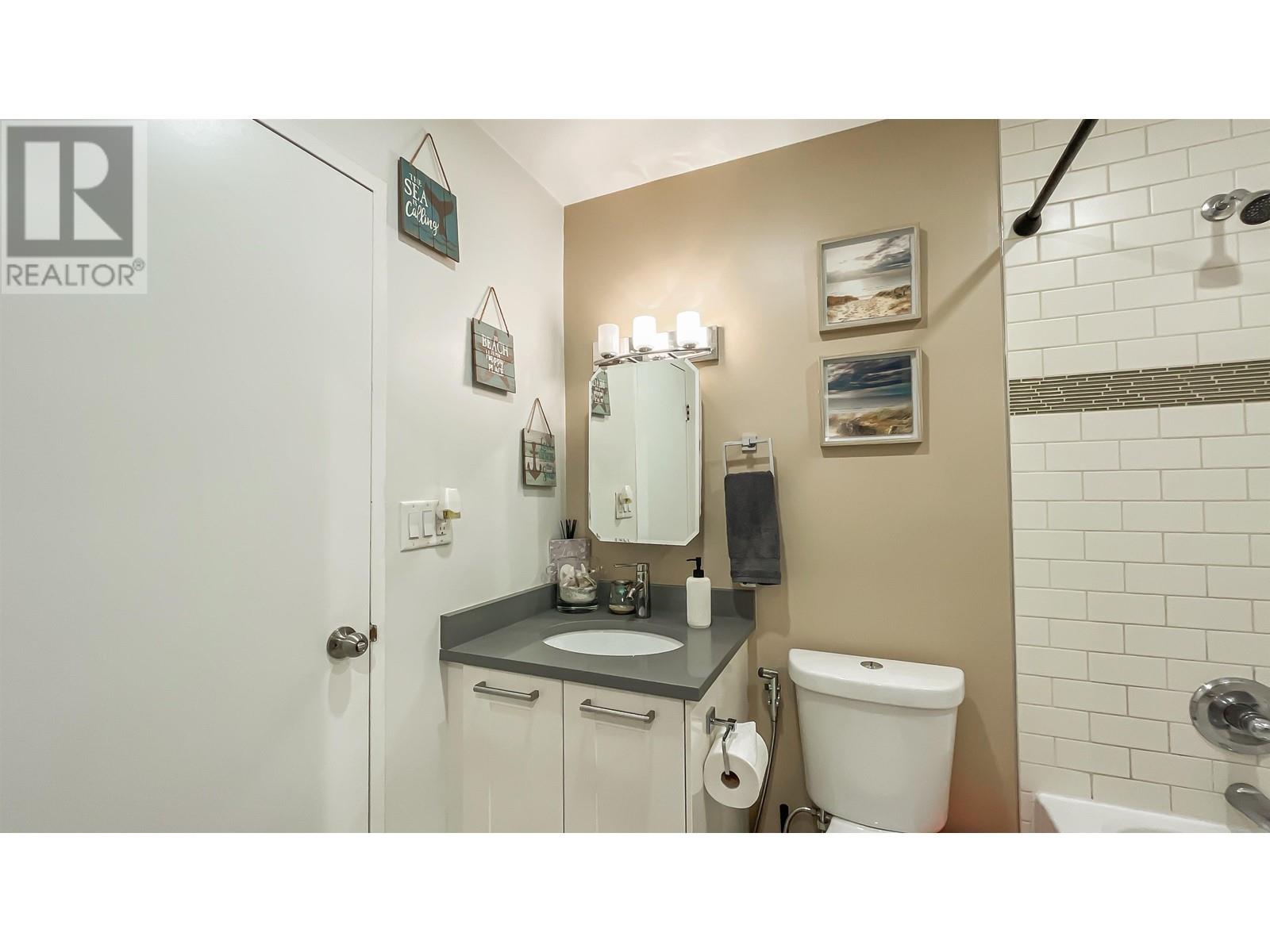 309 9584 Manchester Drive, Burnaby, British Columbia  V3N 4R1 - Photo 18 - R2989854