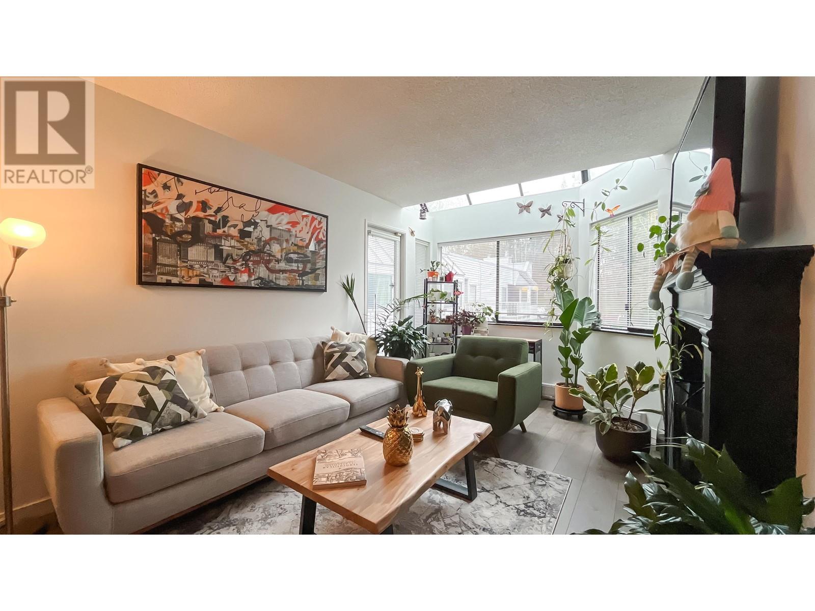 309 9584 Manchester Drive, Burnaby, British Columbia  V3N 4R1 - Photo 9 - R2989854