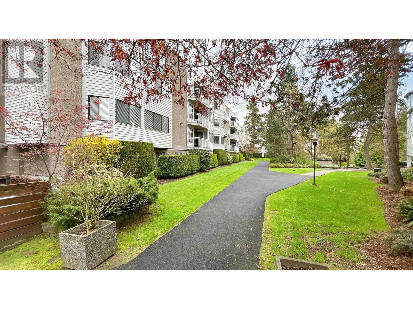 309 9584 Manchester Drive, Burnaby, British Columbia  V3N 4R1 - Photo 2 - R2989854