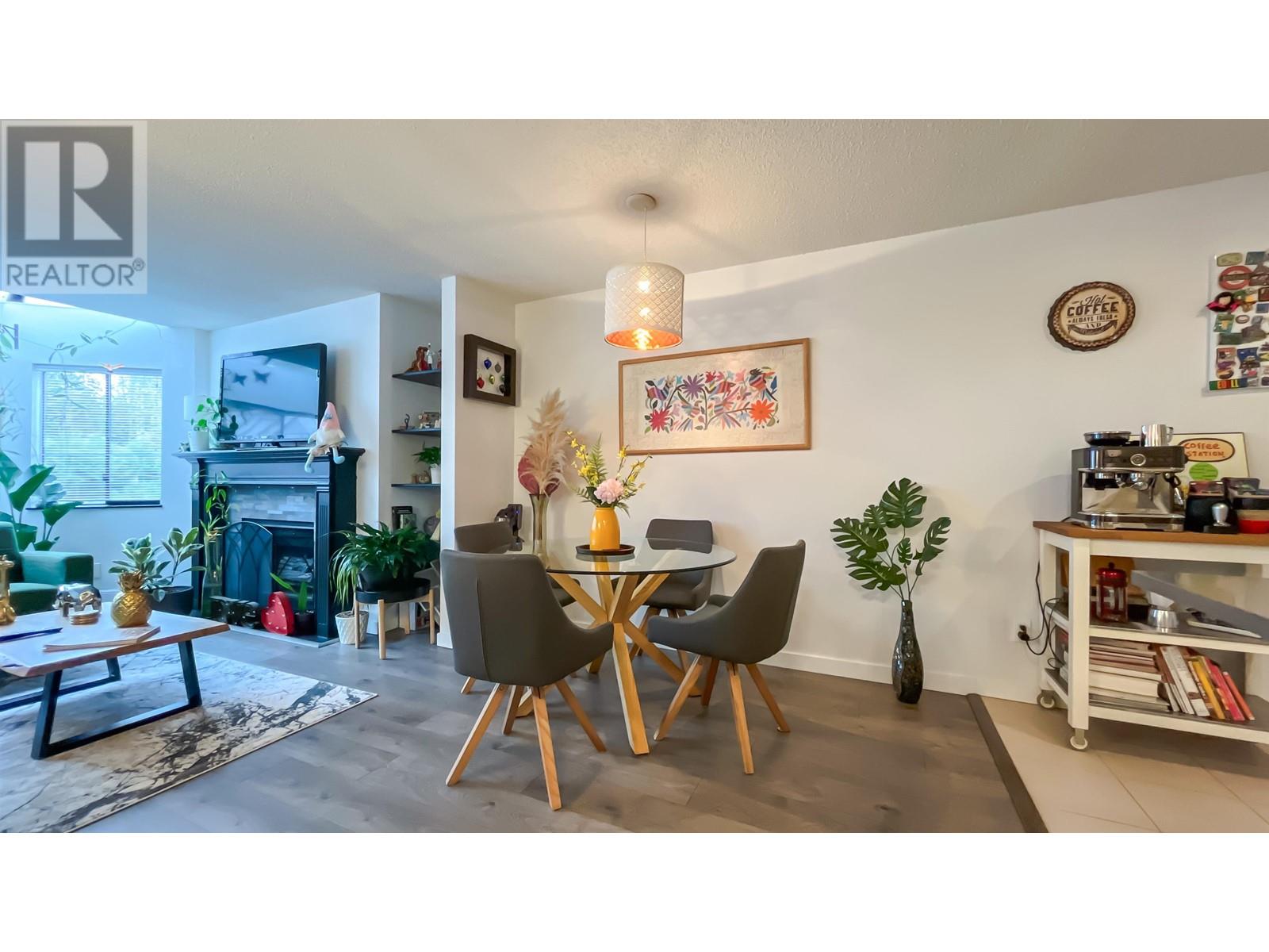309 9584 Manchester Drive, Burnaby, British Columbia  V3N 4R1 - Photo 4 - R2989854