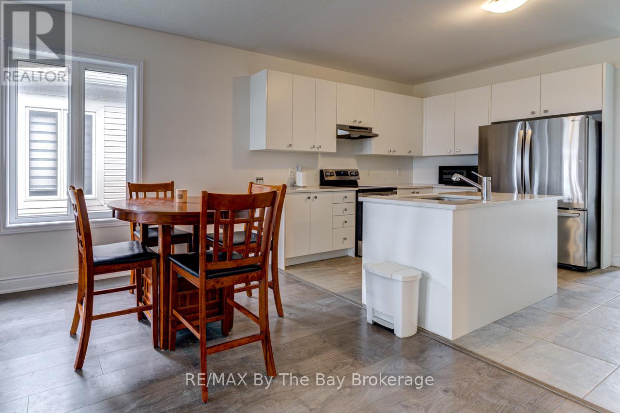15 Union Boulevard, Wasaga Beach, Ontario  L9Z 0M6 - Photo 14 - S12081730