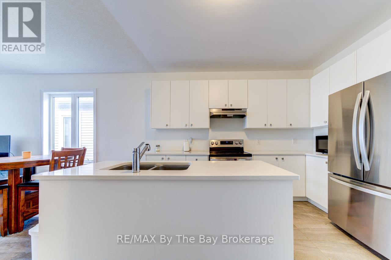 15 Union Boulevard, Wasaga Beach, Ontario  L9Z 0M6 - Photo 7 - S12081730