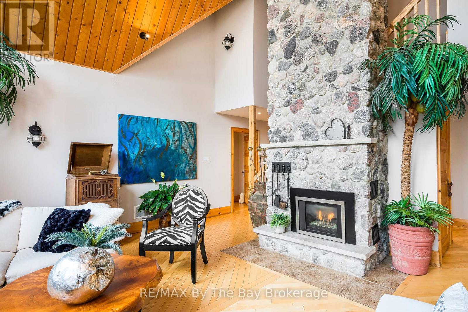 8 Jalna Court, Wasaga Beach, Ontario  L9Z 1B1 - Photo 3 - S12081830