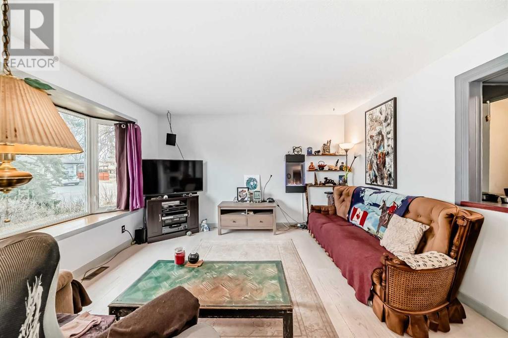 Property at 416 Whitehill Place NE image 3