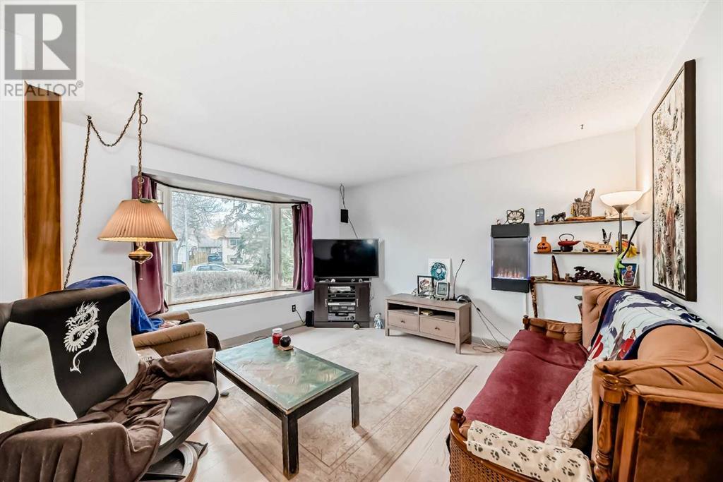 Property at 416 Whitehill Place NE image 4