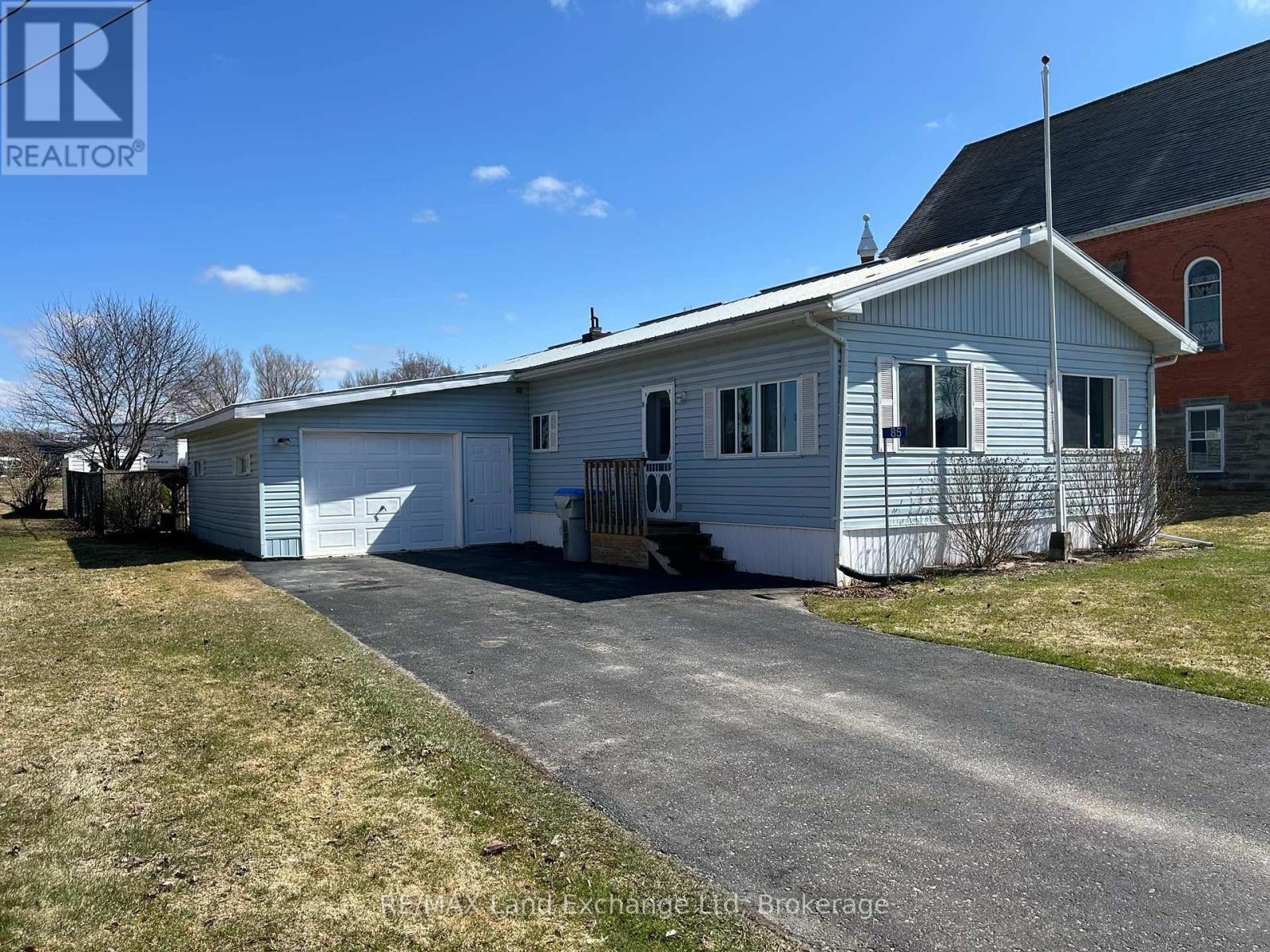 85 Queen Street, Morris Turnberry, Ontario  N0G 1G0 - Photo 2 - X12081769