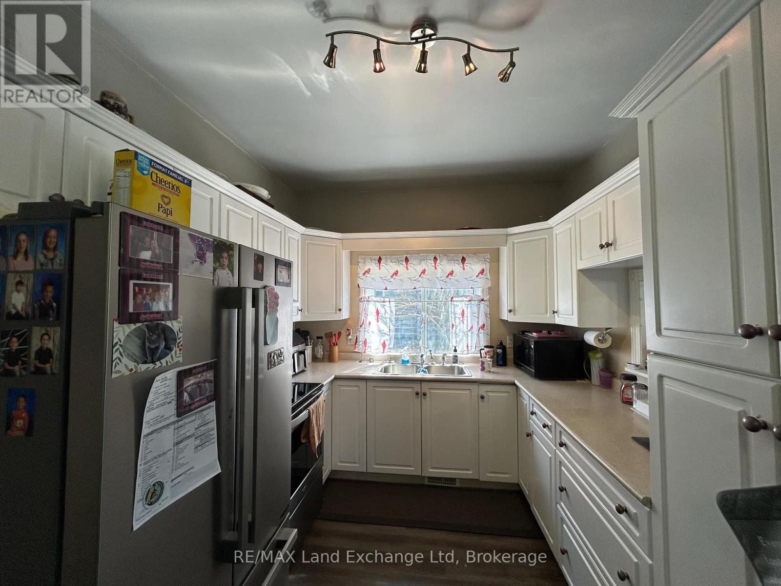 85 Queen Street, Morris Turnberry, Ontario  N0G 1G0 - Photo 9 - X12081769