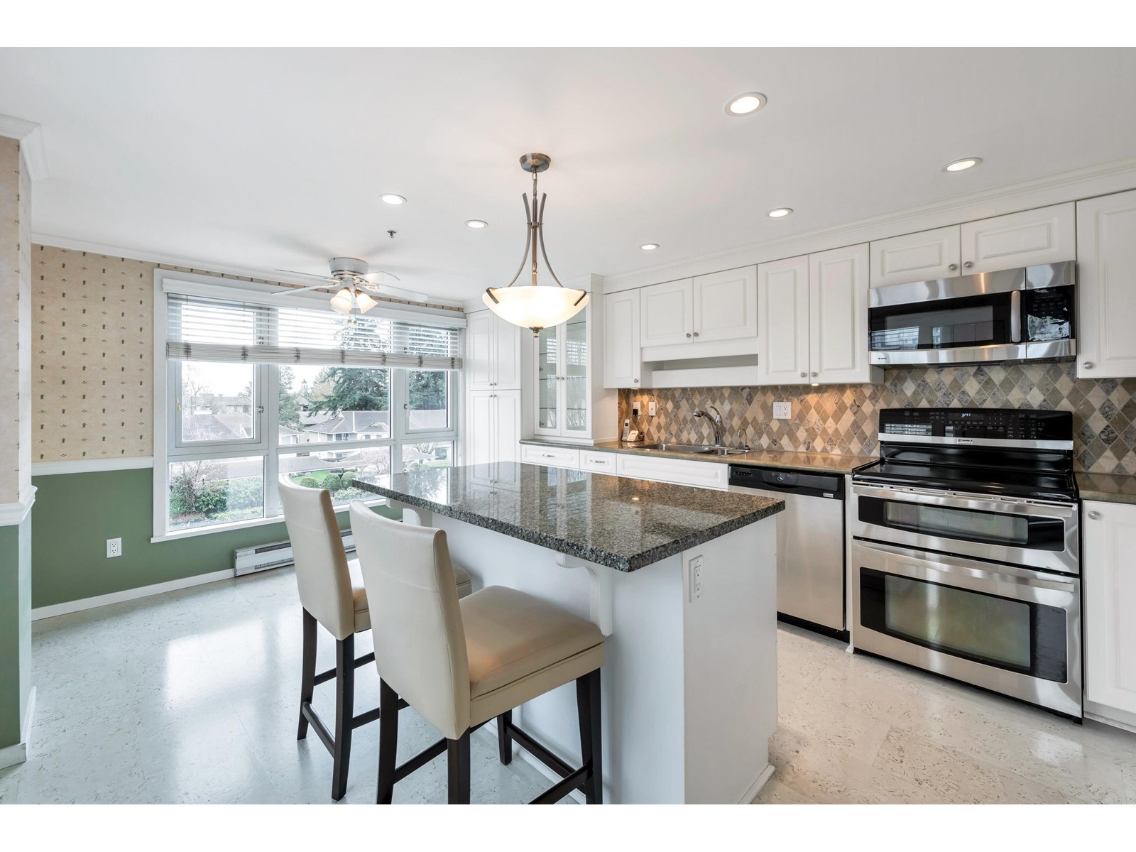 404 9978 148 STREET, Surrey, British Columbia