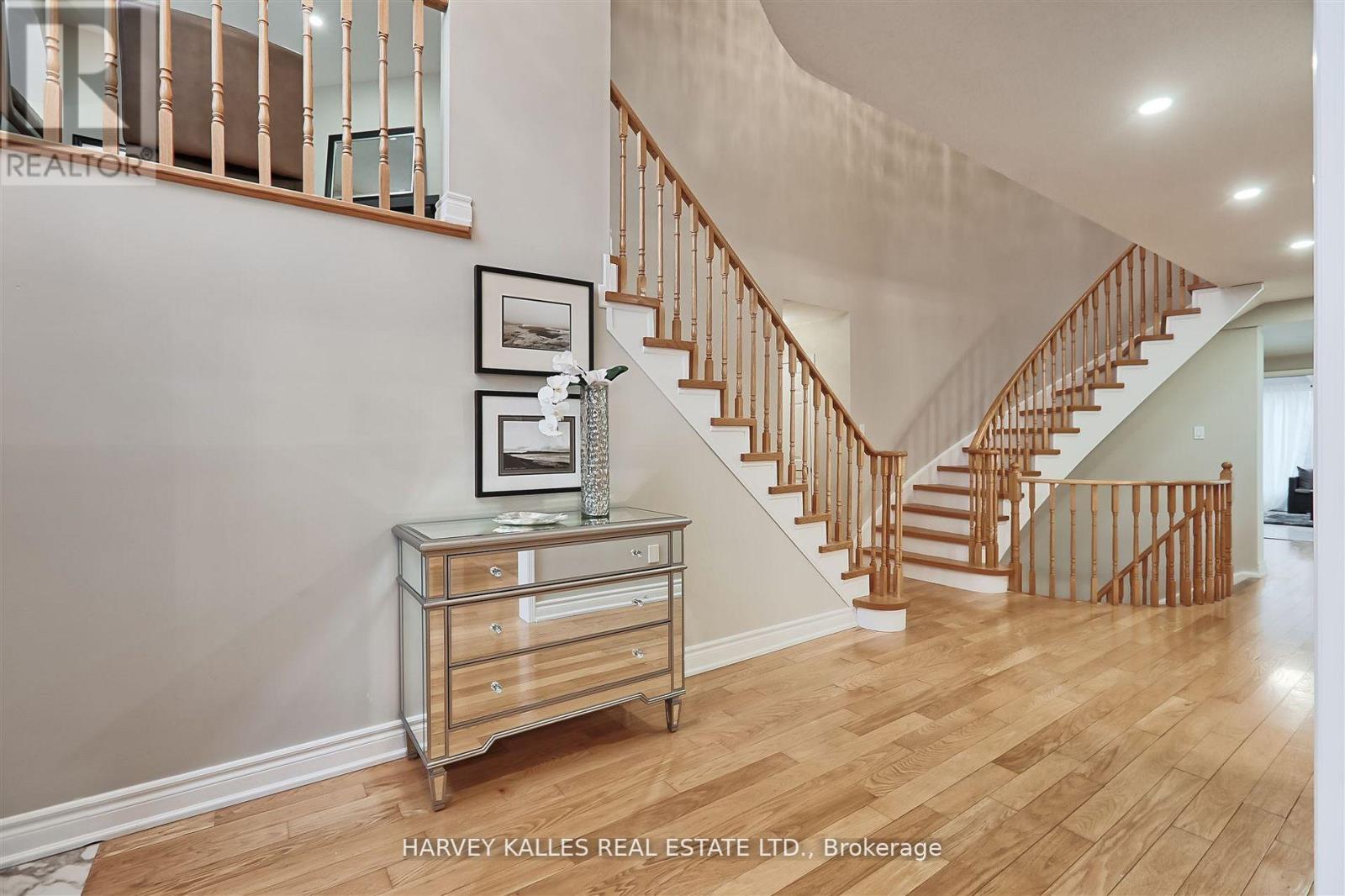 Property at 26 BRANTWOOD COURT image 4