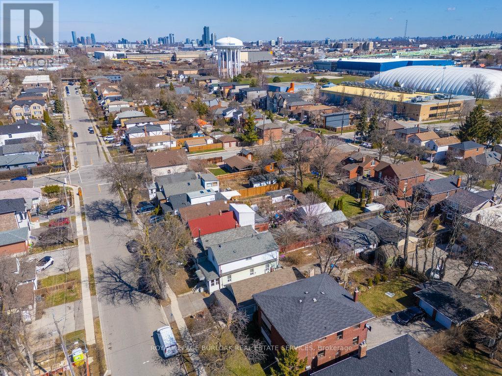 39 Twenty Fourth Street, Toronto, Ontario  M8V 3N3 - Photo 47 - W12081711