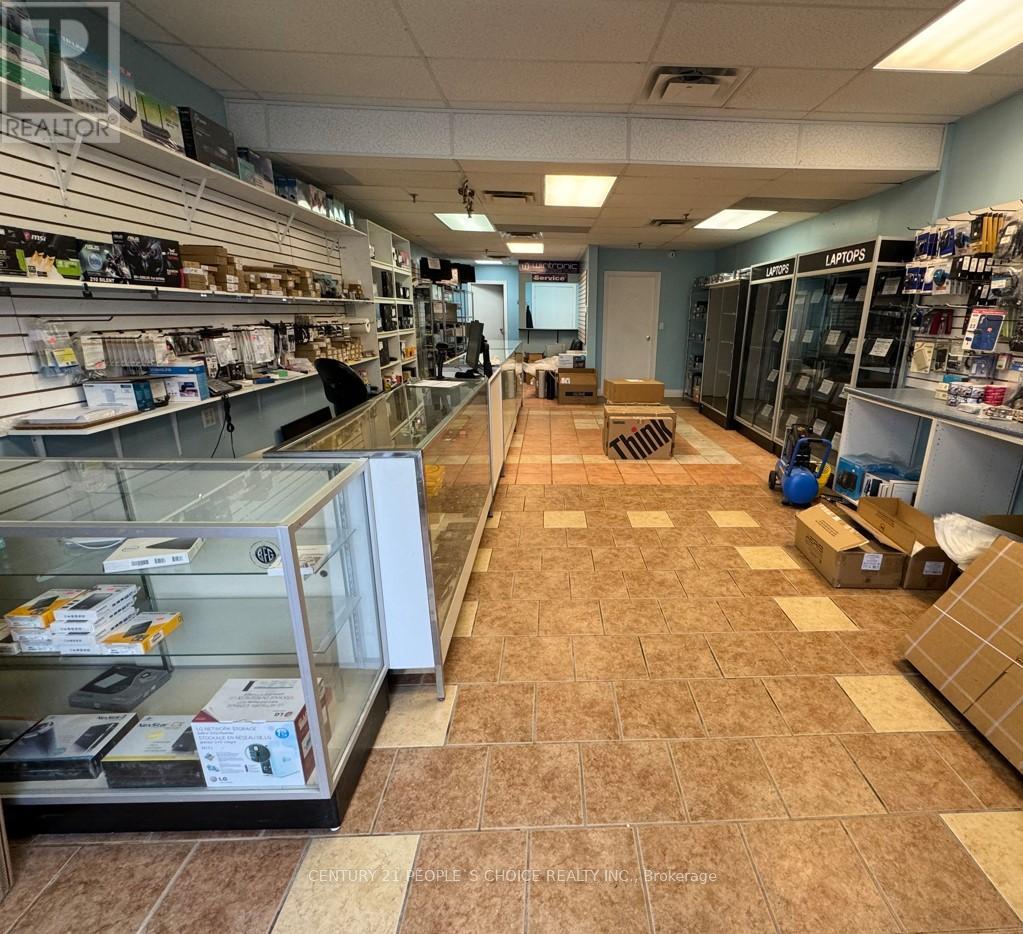 1 - 1900 Dundas Street E, Mississauga, Ontario  L4X 1L9 - Photo 4 - W12081752