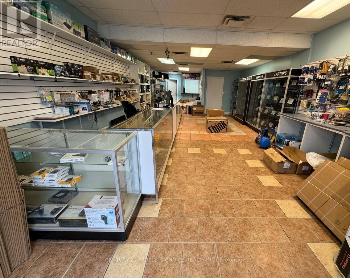 1 - 1900 Dundas Street E, Mississauga, Ontario  L4X 1L9 - Photo 5 - W12081752