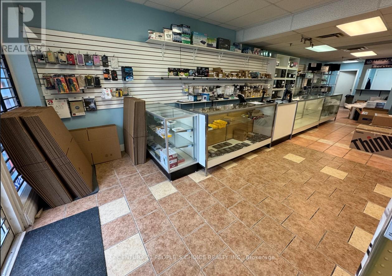 1 - 1900 Dundas Street E, Mississauga, Ontario  L4X 1L9 - Photo 6 - W12081752