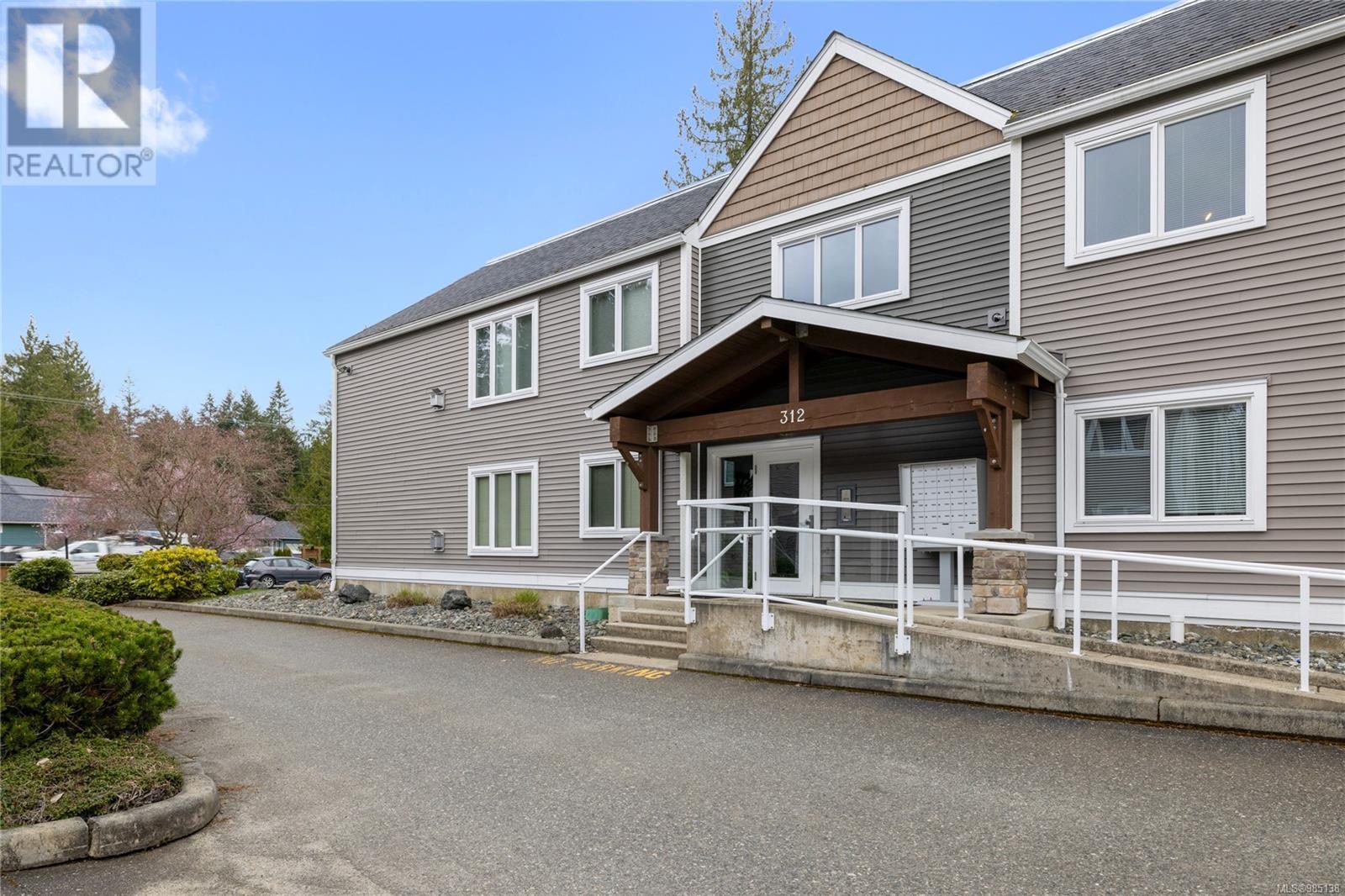 102 312 Village Way, Qualicum Beach, British Columbia  V9K 2H8 - Photo 1 - 985138