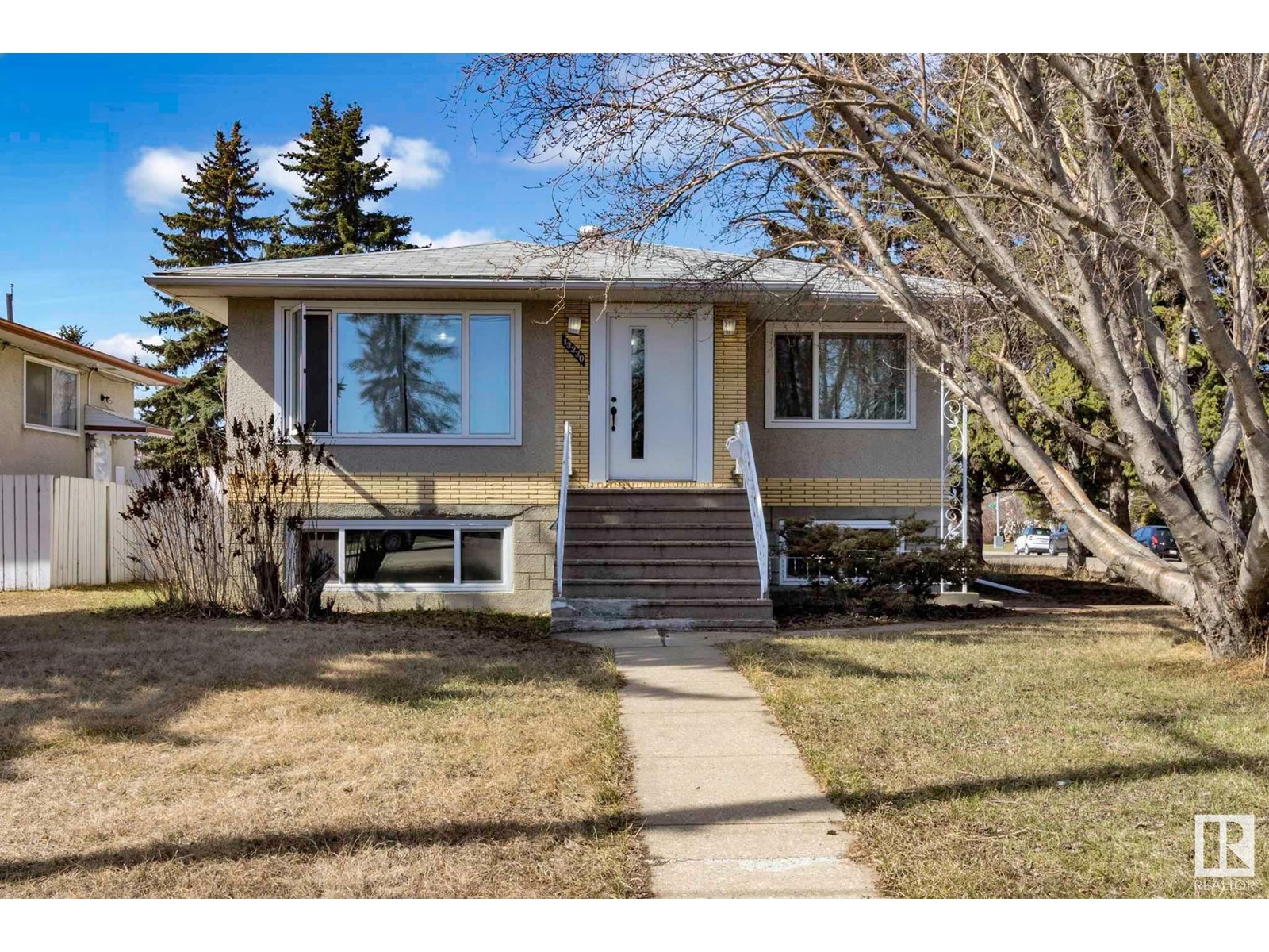 13230/32 101 ST NW NW, Edmonton, Alberta